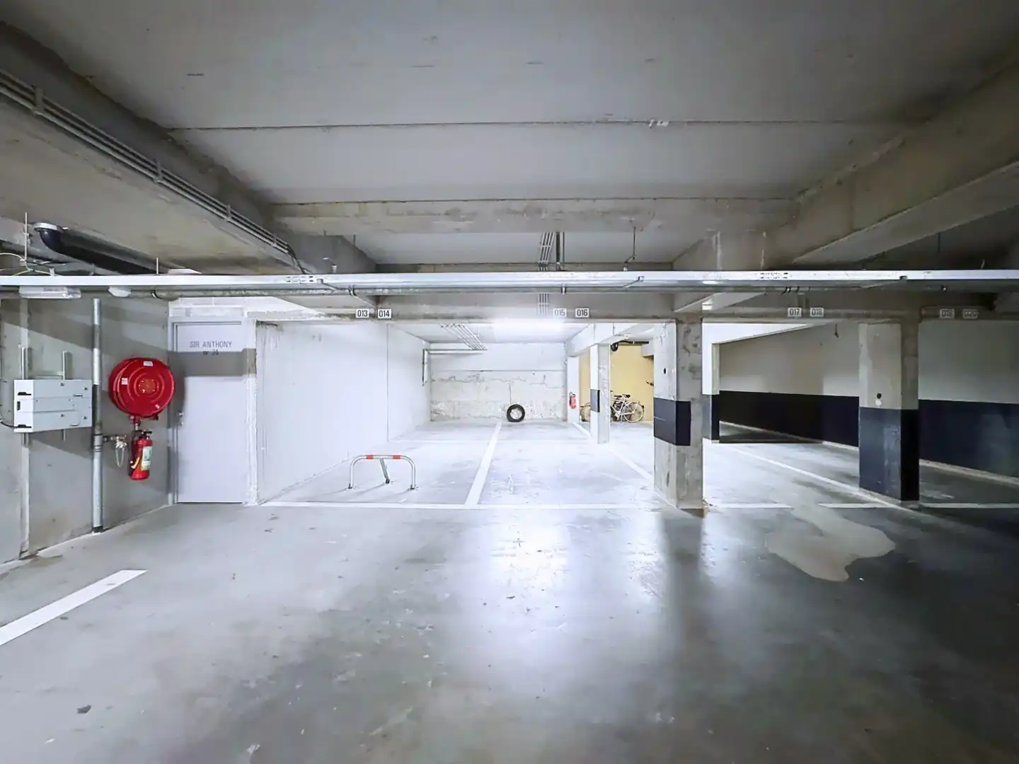 Centraal gelegen en makkelijk in te rijden dubbele autostandplaats foto 5