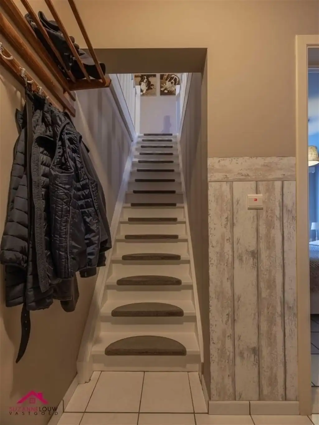 Charmante, vrijstaande woning met garage, carport en tuinhuis foto 32