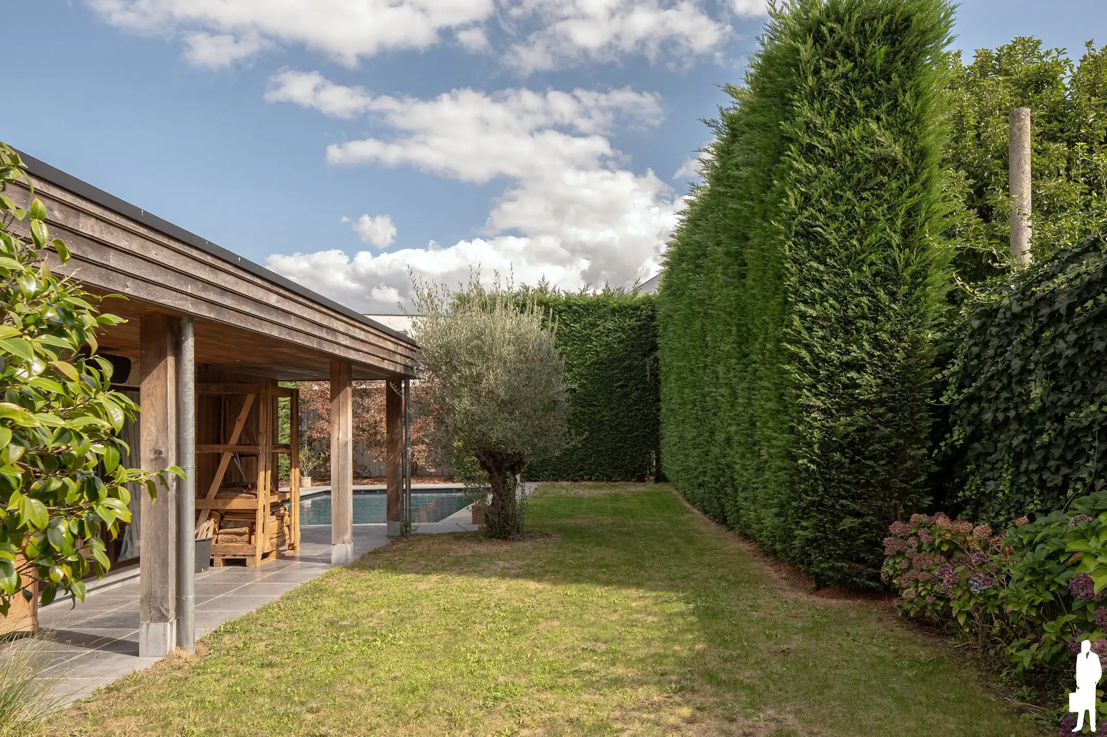Karaktervolle woning met 6 slk, zwembad + atelier  foto 5