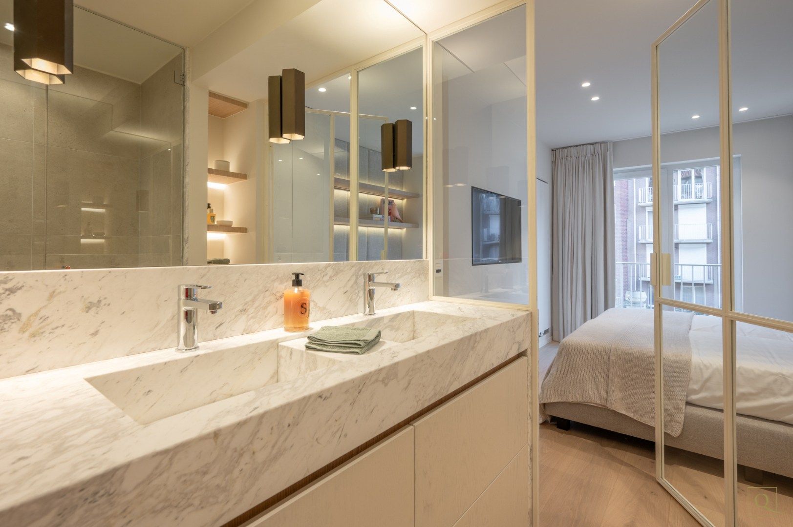 Luxueus gerenoveerd 3 slk appartement te centrum Knokke met ruime parking  foto 12