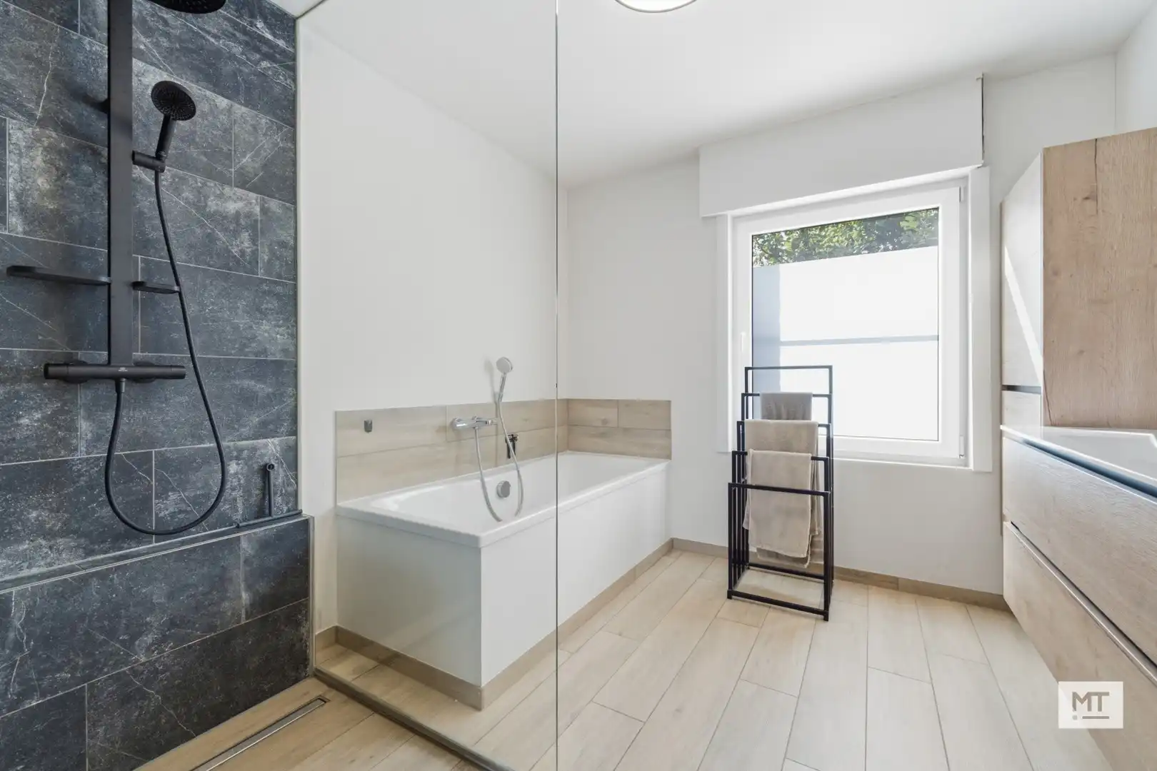 Gerenoveerde alleenstaande woning te koop op de Madonna foto 11
