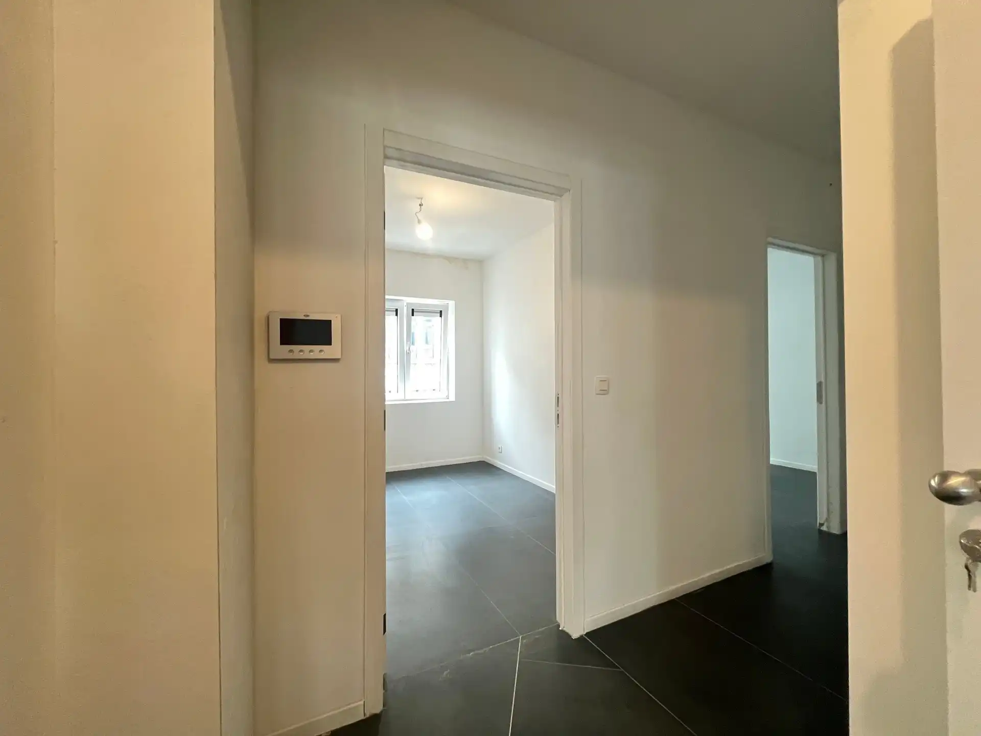 Totaal vernieuwd gebouw met 3 appartementen gelegen op het Zuid foto 16