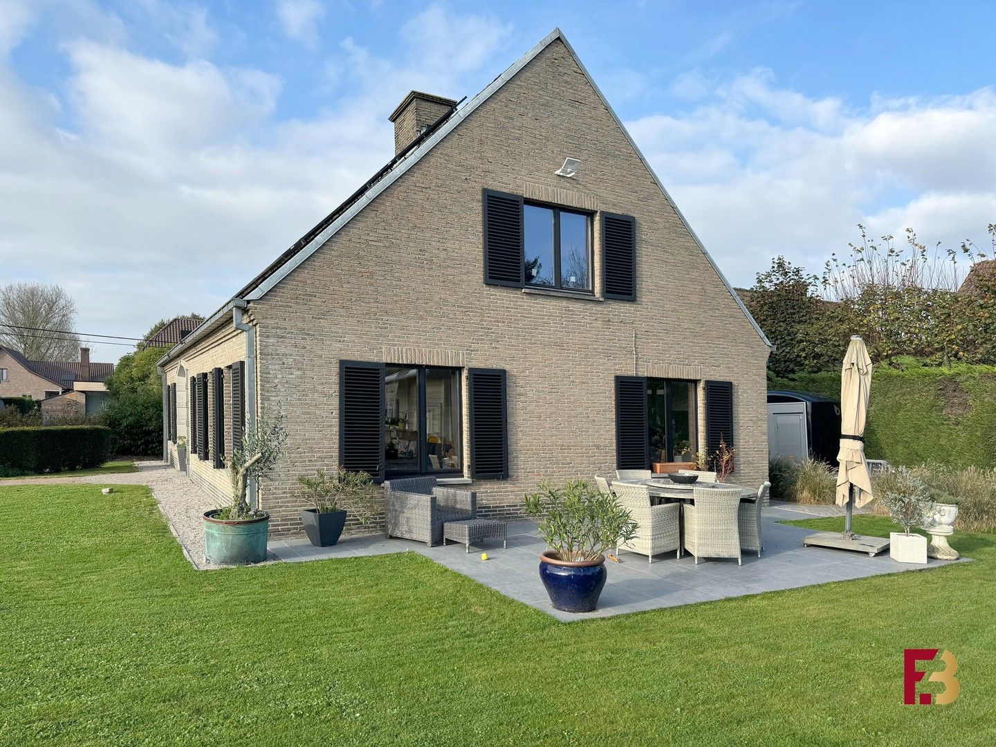 Prachtig gerenoveerde woning met 1ha weide! foto 2