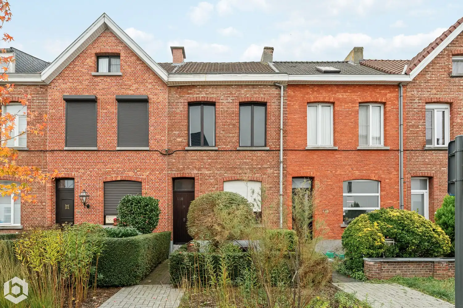 Hoofdfoto van de publicatie: Te renoveren woning met 3 slpkrs, 2 garages en tuin in Mechelen