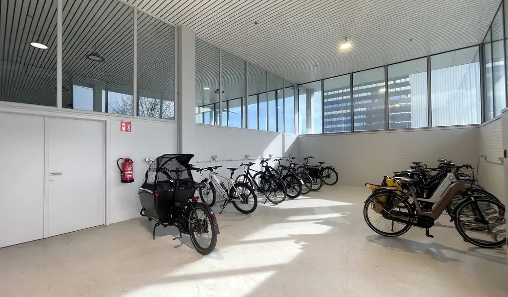 Vernieuwde kantoren te huur in Ahlers Building te Antwerpen foto 28