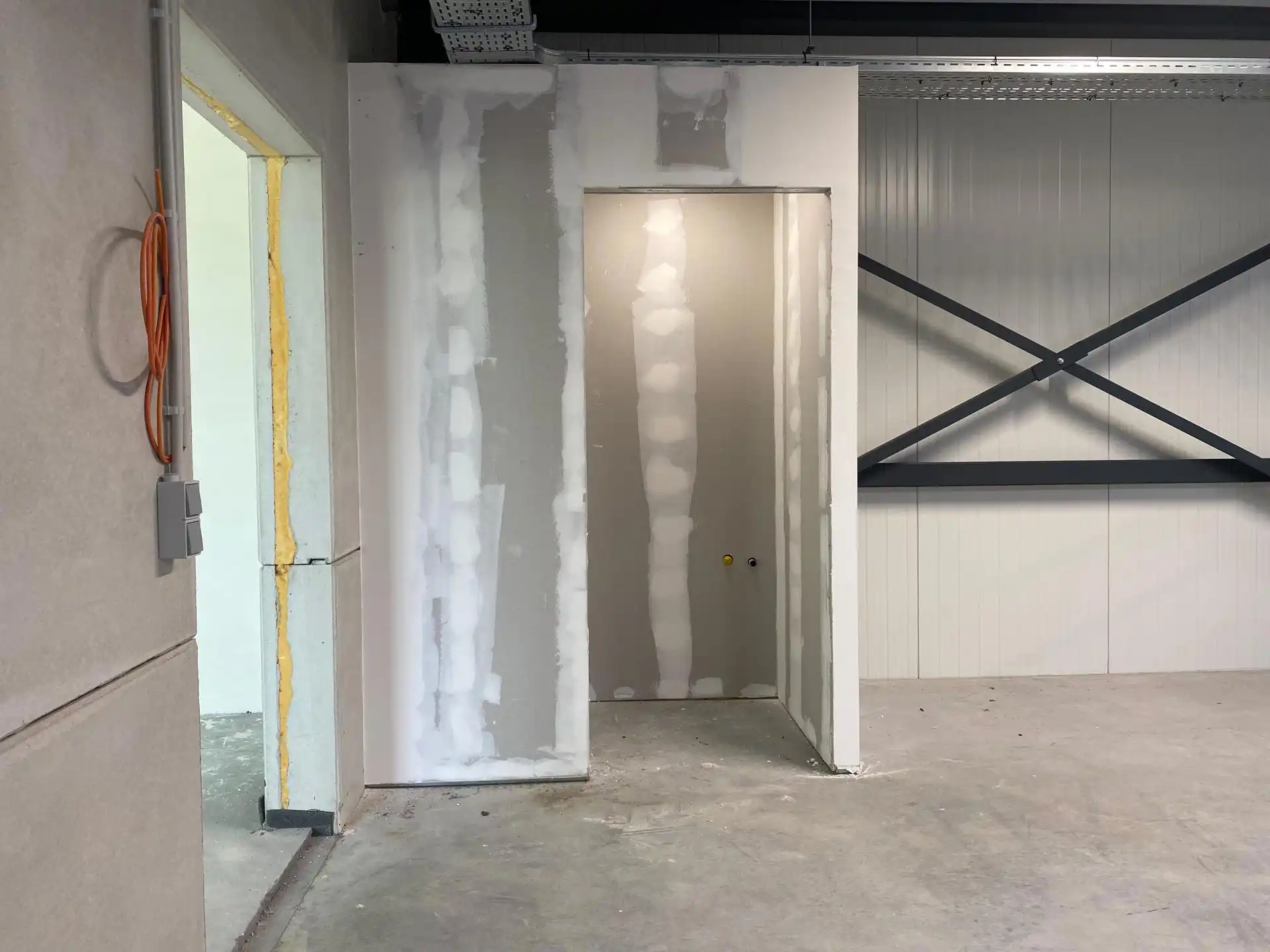 Nieuwbouw KMO-unit met 6 autostaanplaatsen te Beerse. foto 6