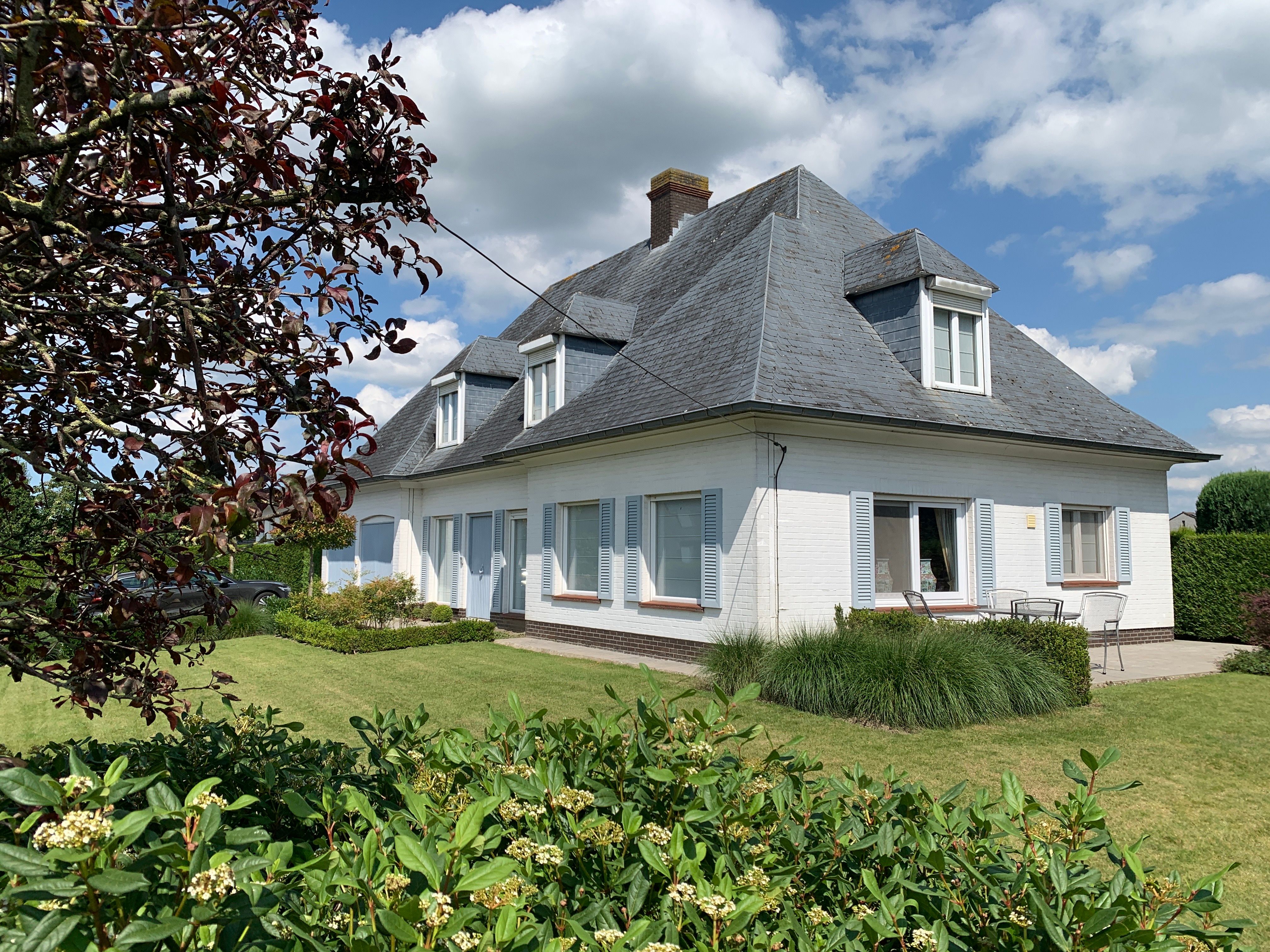 Ruime villa met 5/6 slpks met prachtige tuin (1198m²)! foto {{pictureIndex}}