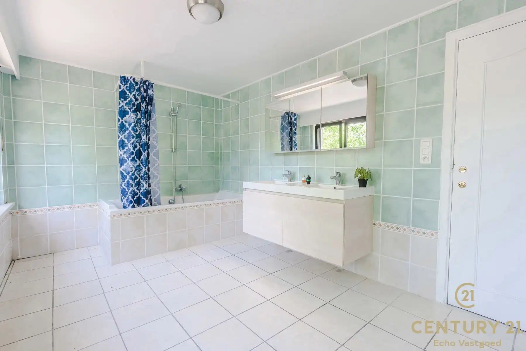 Veelzijdige en ruime centraal gelegen hoekwoning  foto 18