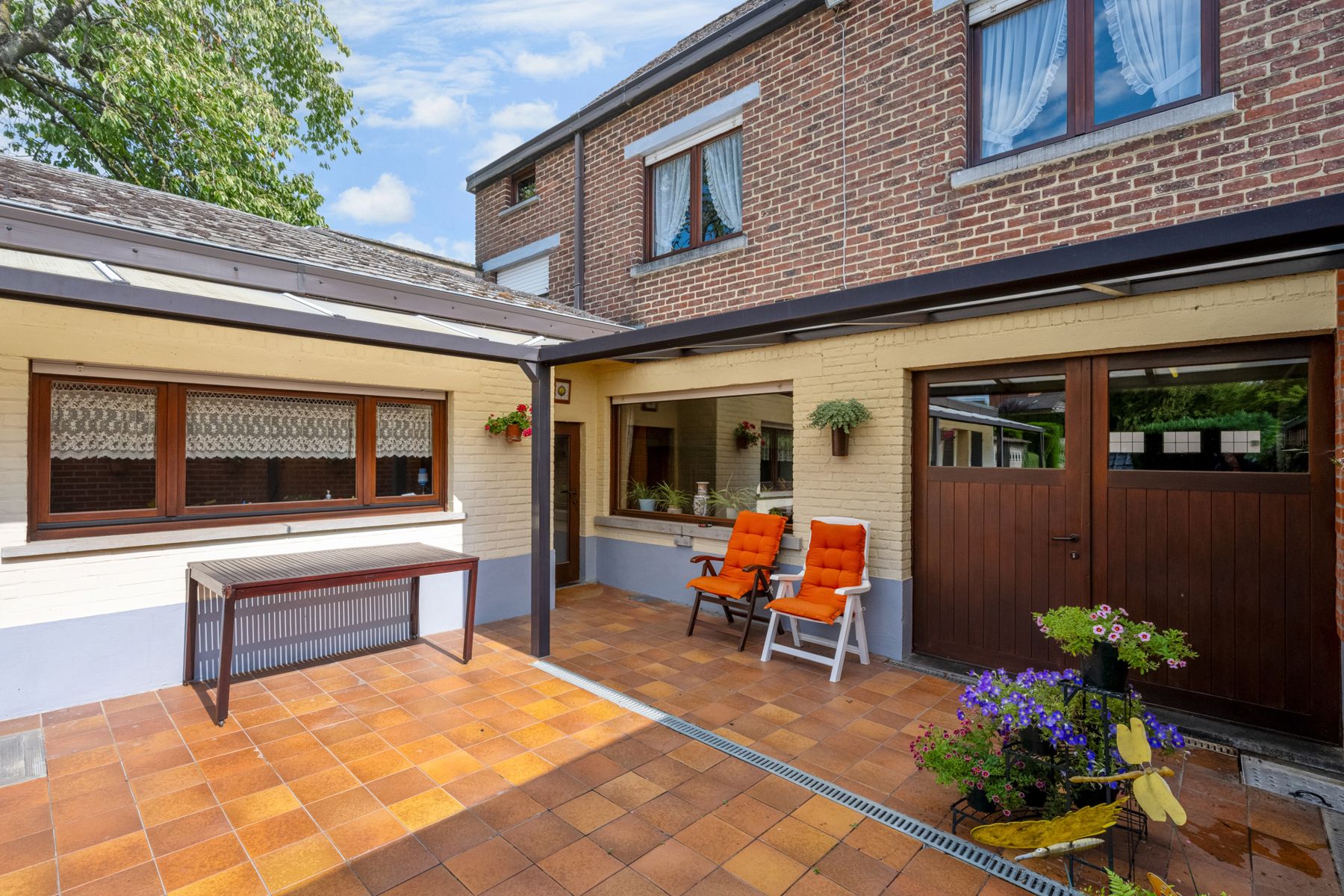 Te koop woning met inpandige garage, 4slpk's  en grote tuin  foto 28