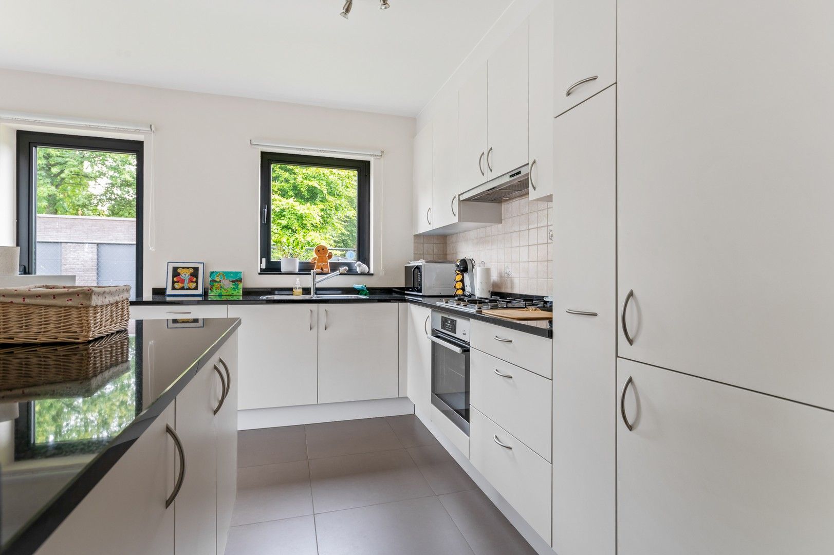 Instapklare halfopen woning met 4 slpk, tuin met zwembad foto 7