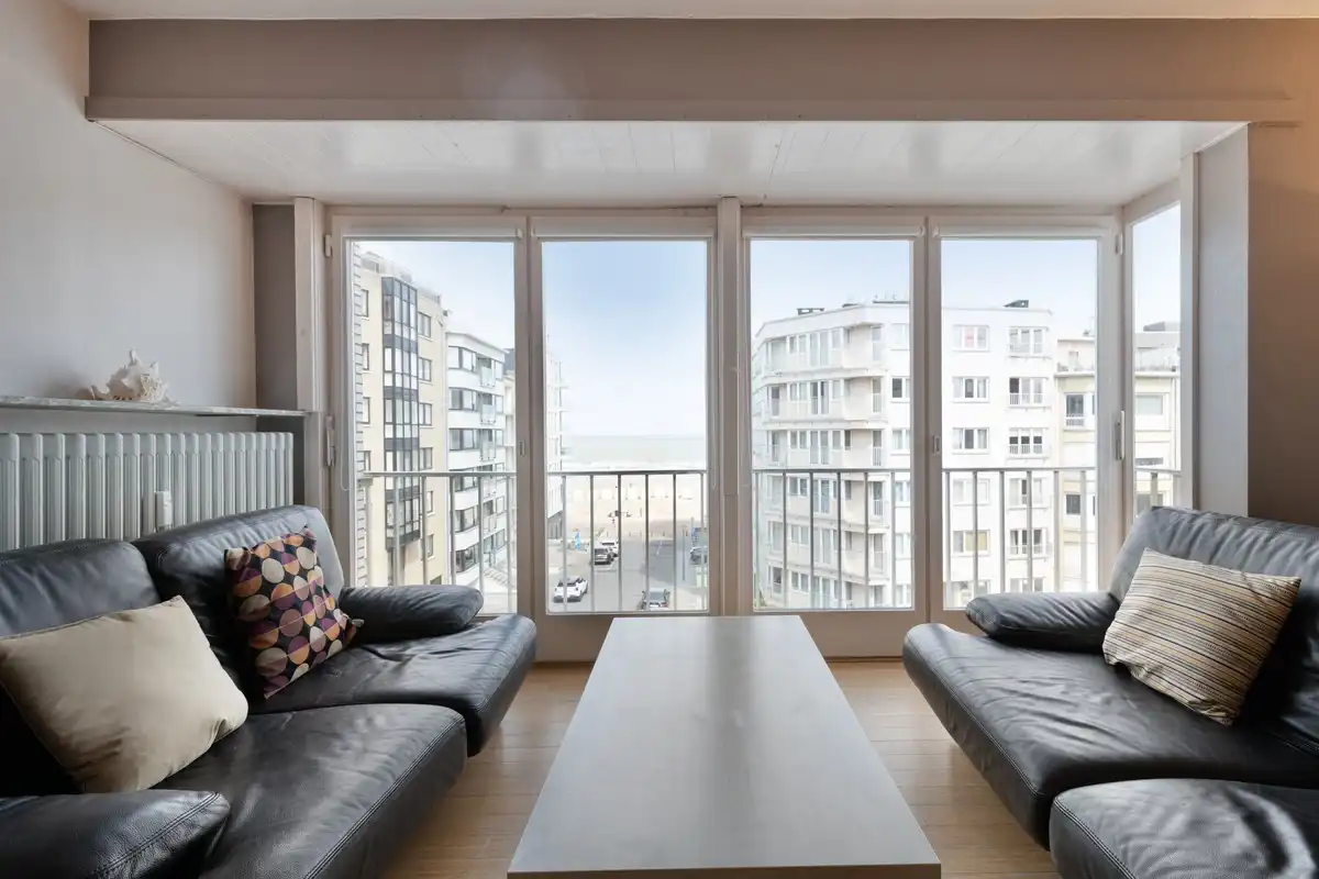 Appartement met 2 slaapkamers en frontaal zeezicht. foto {{pictureIndex}}