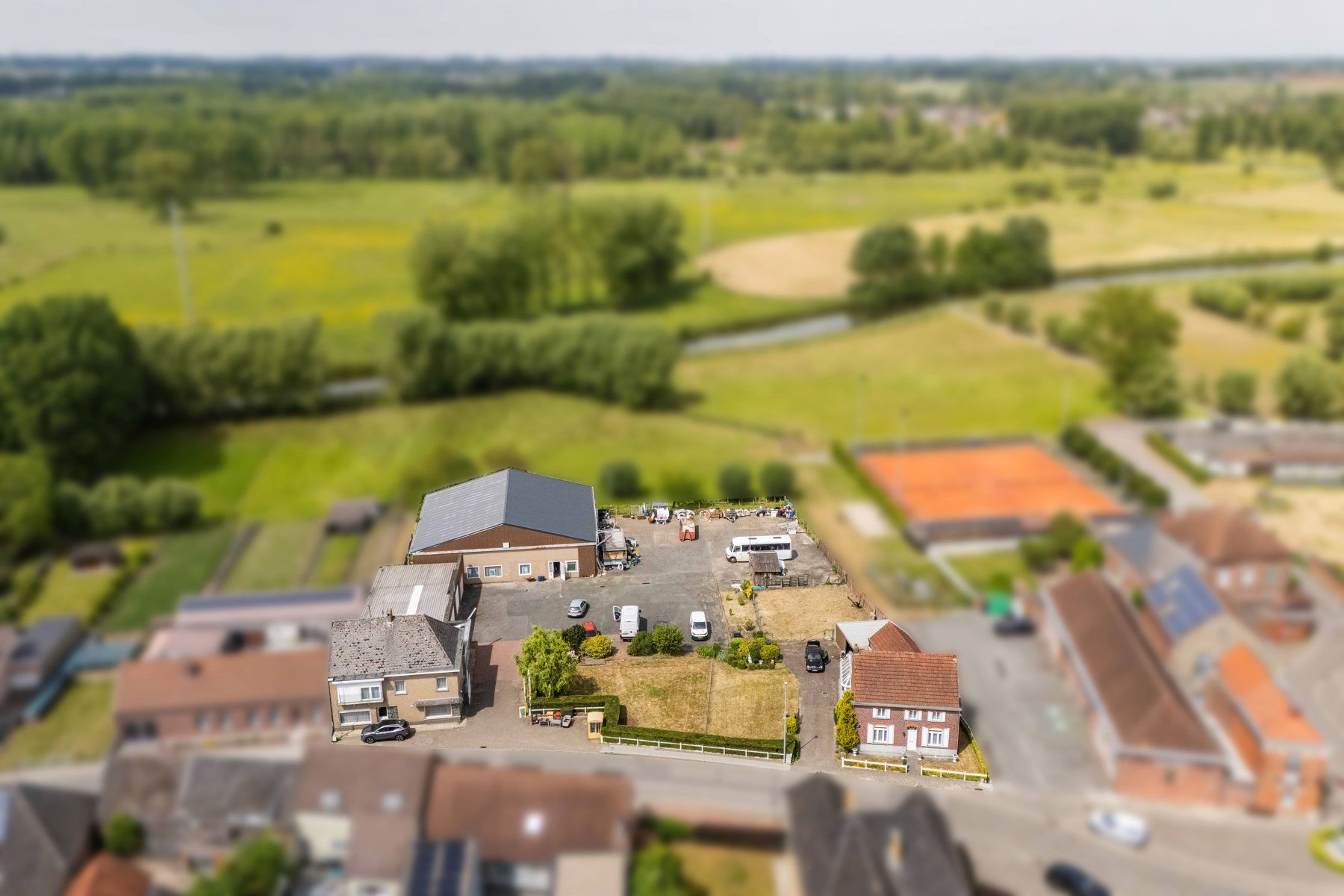 Investeringsproject op 4123 m2, 2 woningen + loods foto 17