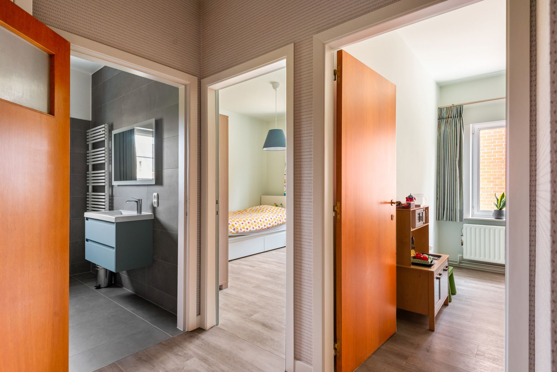 Instapklare villa/bungalow met aansluitend kantoorruimte/handelsgelijkvloers op ruim perceel! foto 11