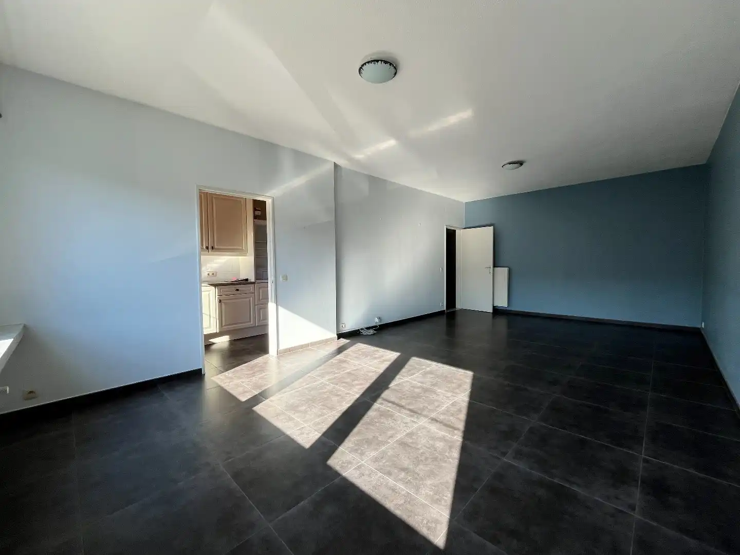 Hedendaags 2 slpk appartement met garagebox foto 5