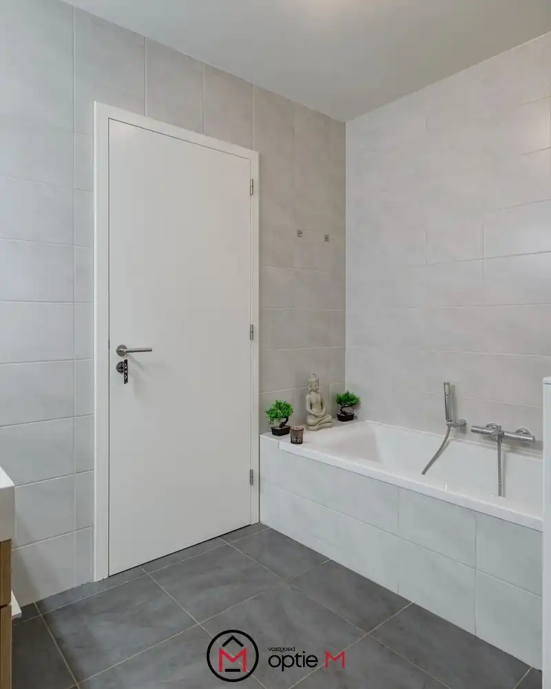 Ruim appartement in Bilzen-Hoeselt met parkeerplaats foto 17