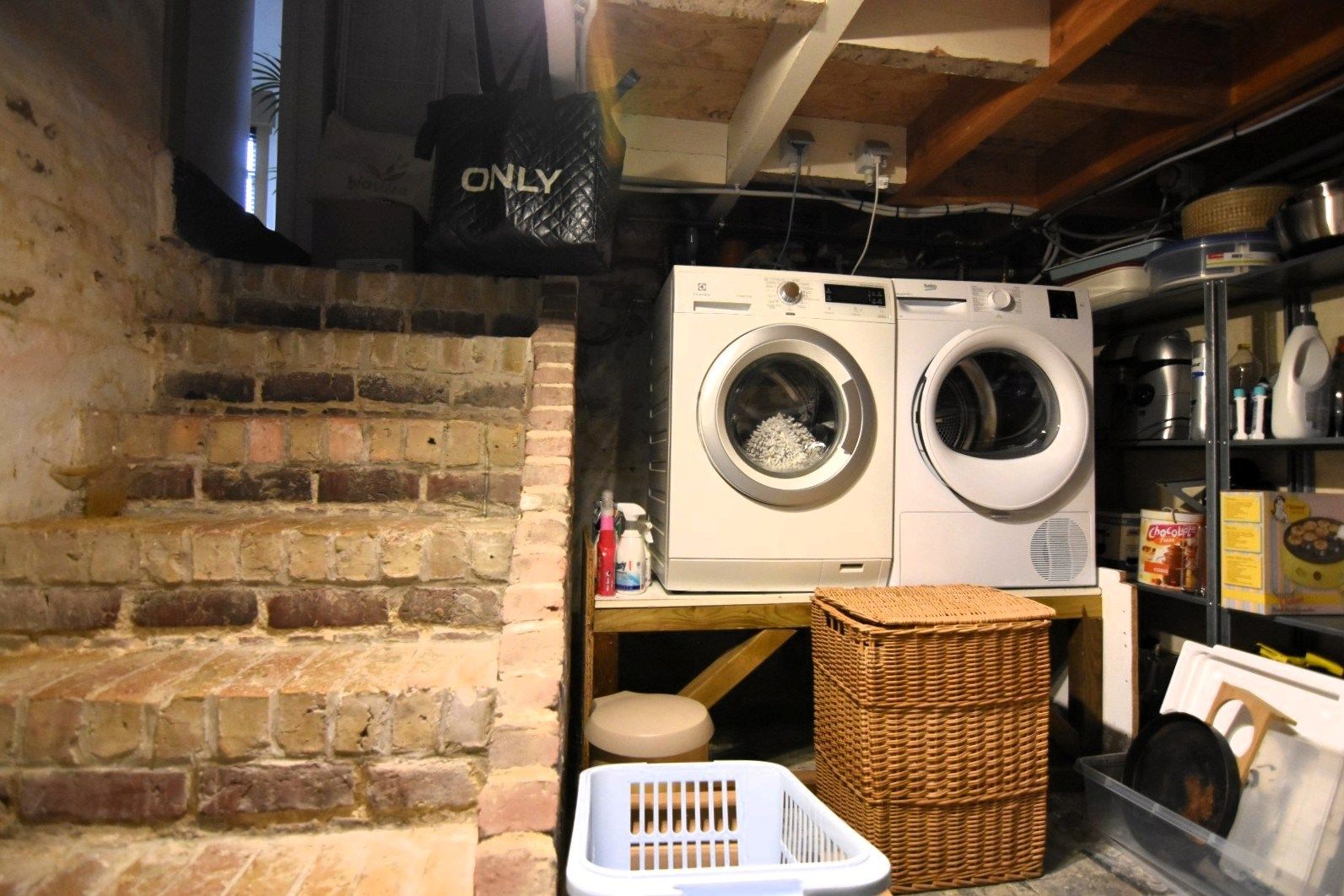 Gezellige rijwoning met diepe tuin in Moorslede foto 8