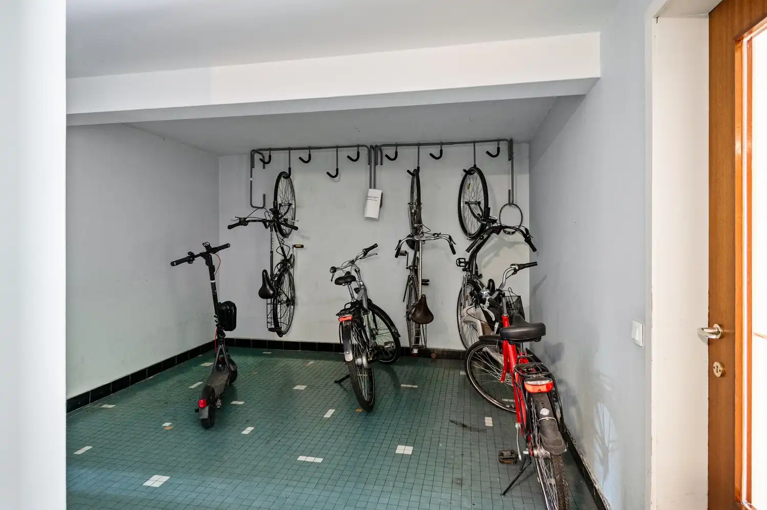 Op te frissen Appartement met 2 slaapkamers in rustige buurt. foto 13