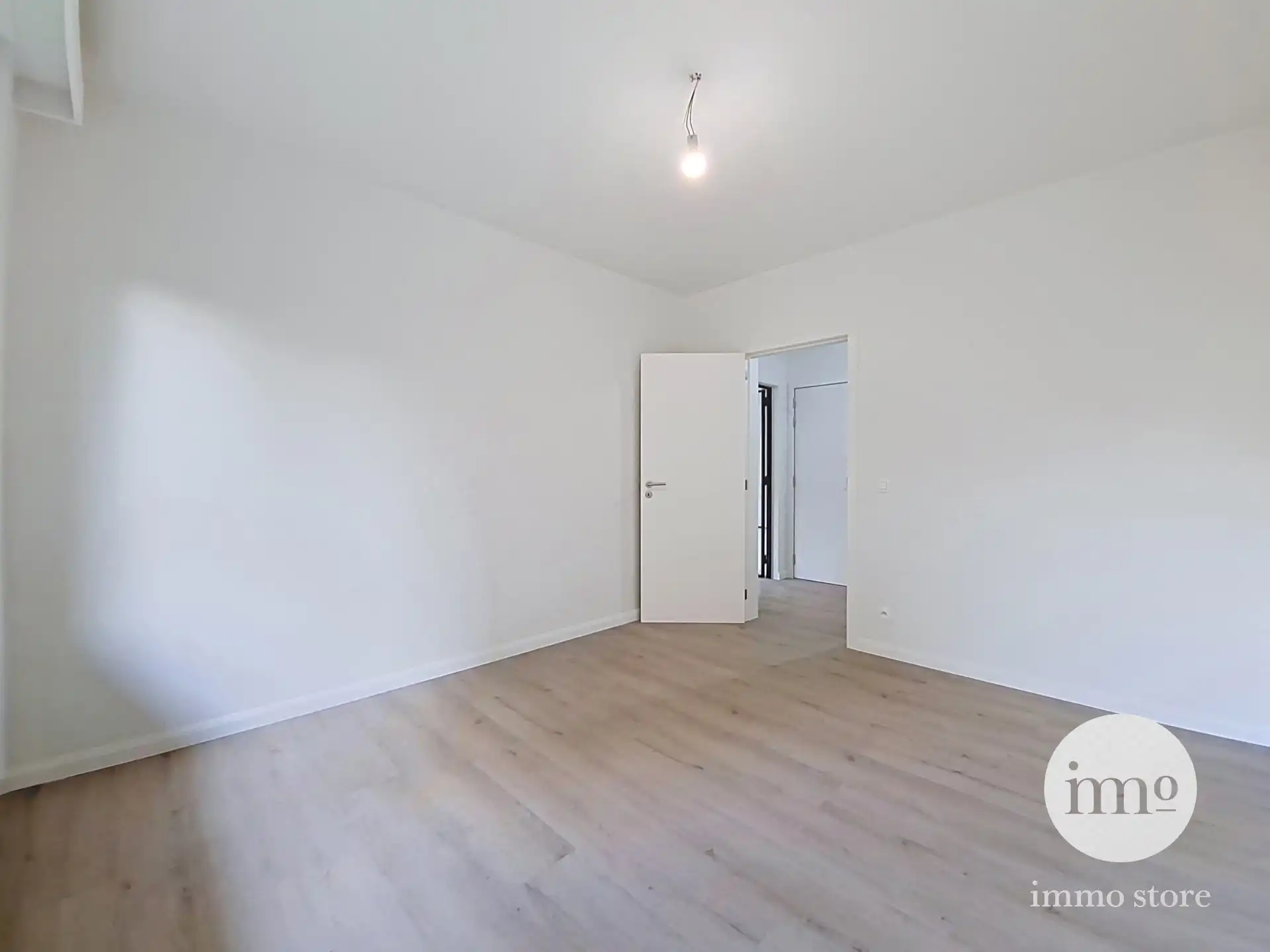Lichtrijk gerenoveerd 3-slaapkamerappartement foto 15