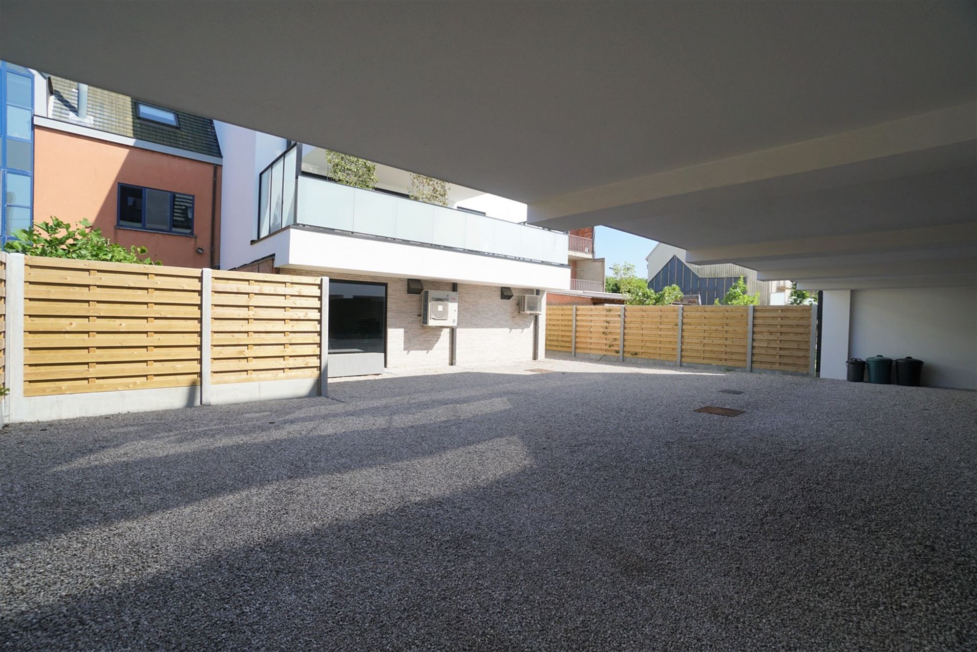 3 autostaanplaatsen te koop in Residentie Linde te Ertvelde foto {{pictureIndex}}