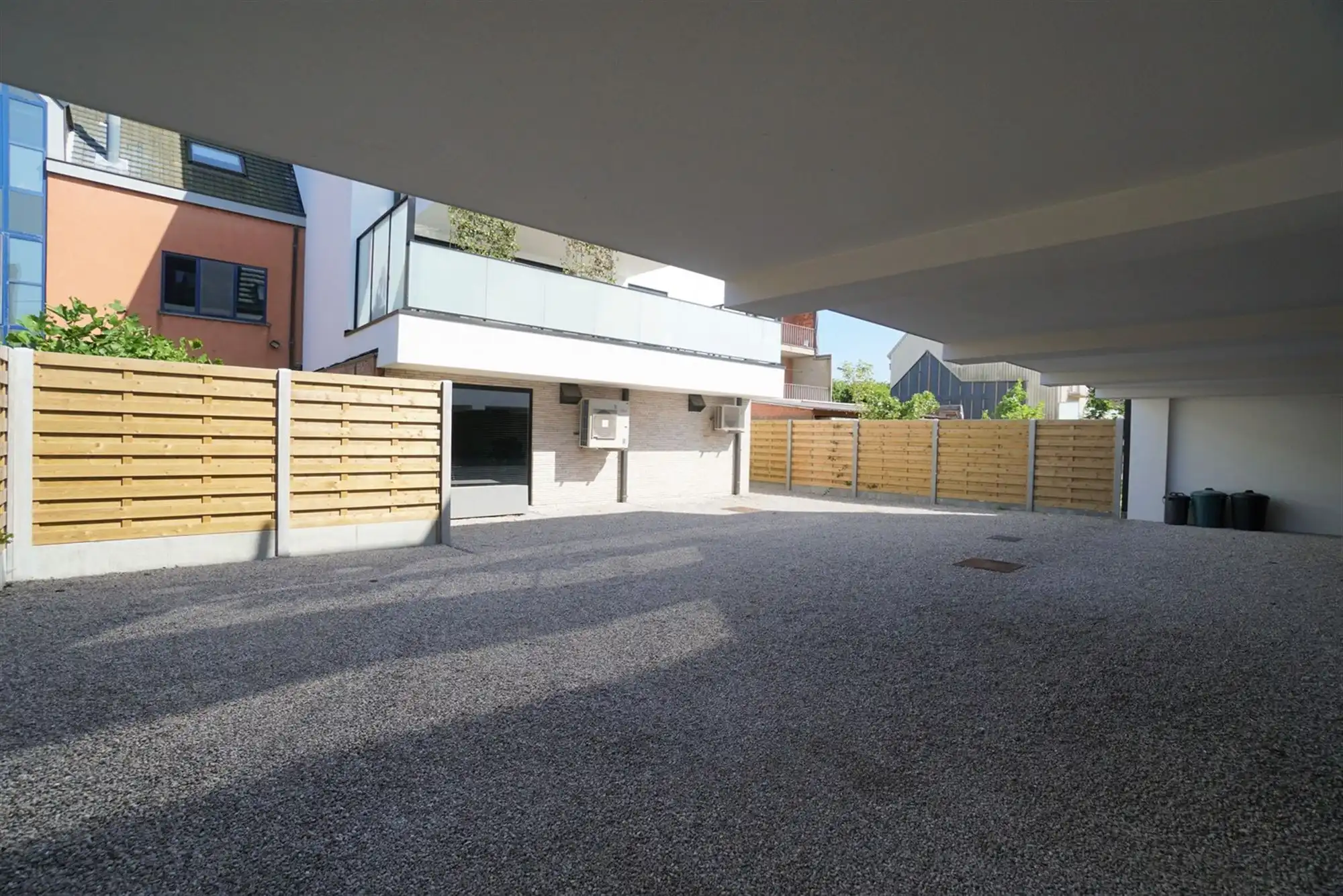 3 autostaanplaatsen te koop in Residentie Linde te Ertvelde foto {{pictureIndex}}