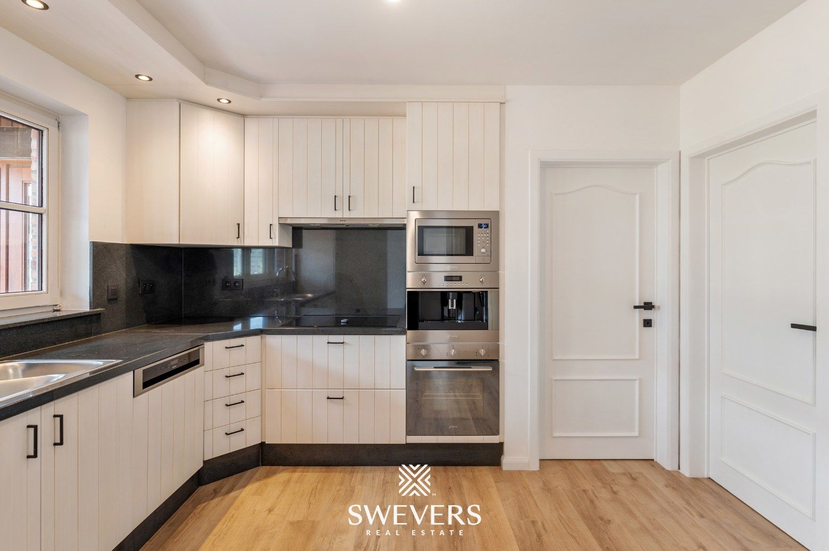 Riante splitlevelwoning op ruim perceel foto 8
