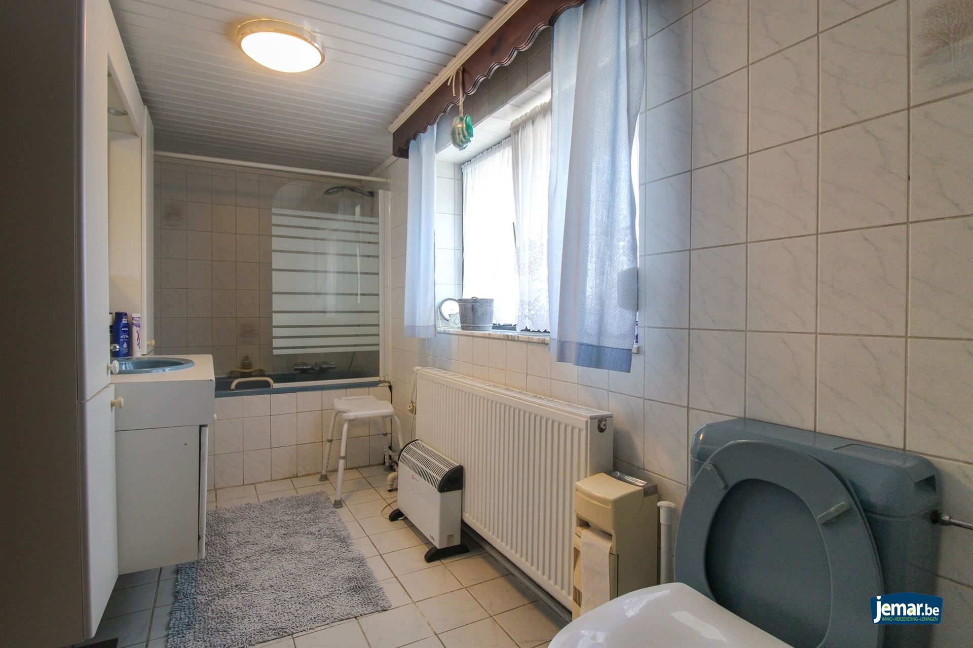 Vrijstaande gezinswoning met 4 slaapkamers, ruime kelder en garage, zonnepanelen mét certificaten en tuin op een vlot bereikbare toplocatie in Maasmechelen! foto 10