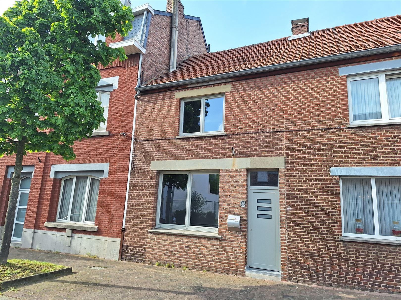 TE HUUR: Woning met 2 slaapkamers en tuintje in Genk! foto {{pictureIndex}}
