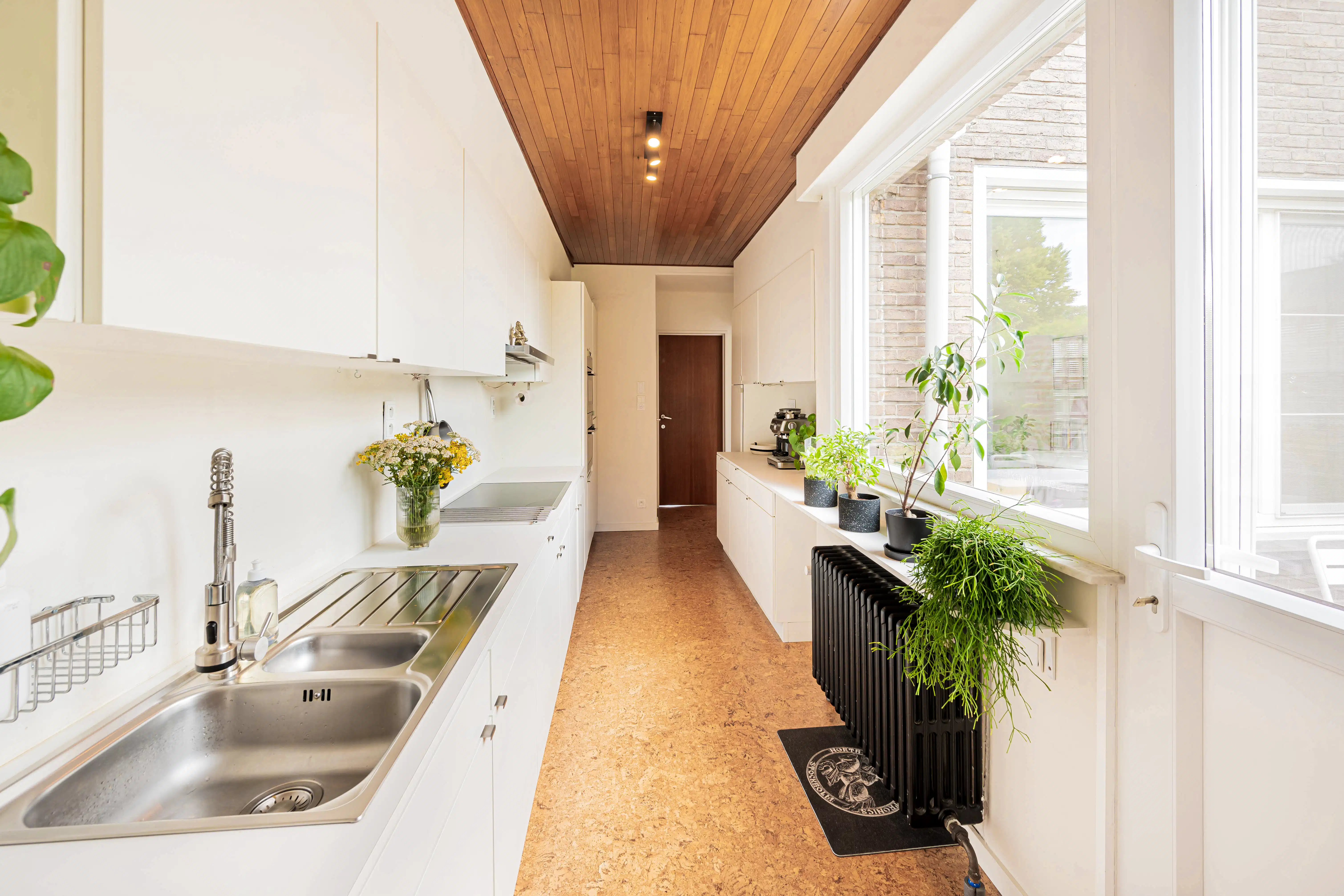 Trendy instapklare gezinswoning met ruime en groene tuin! foto 5