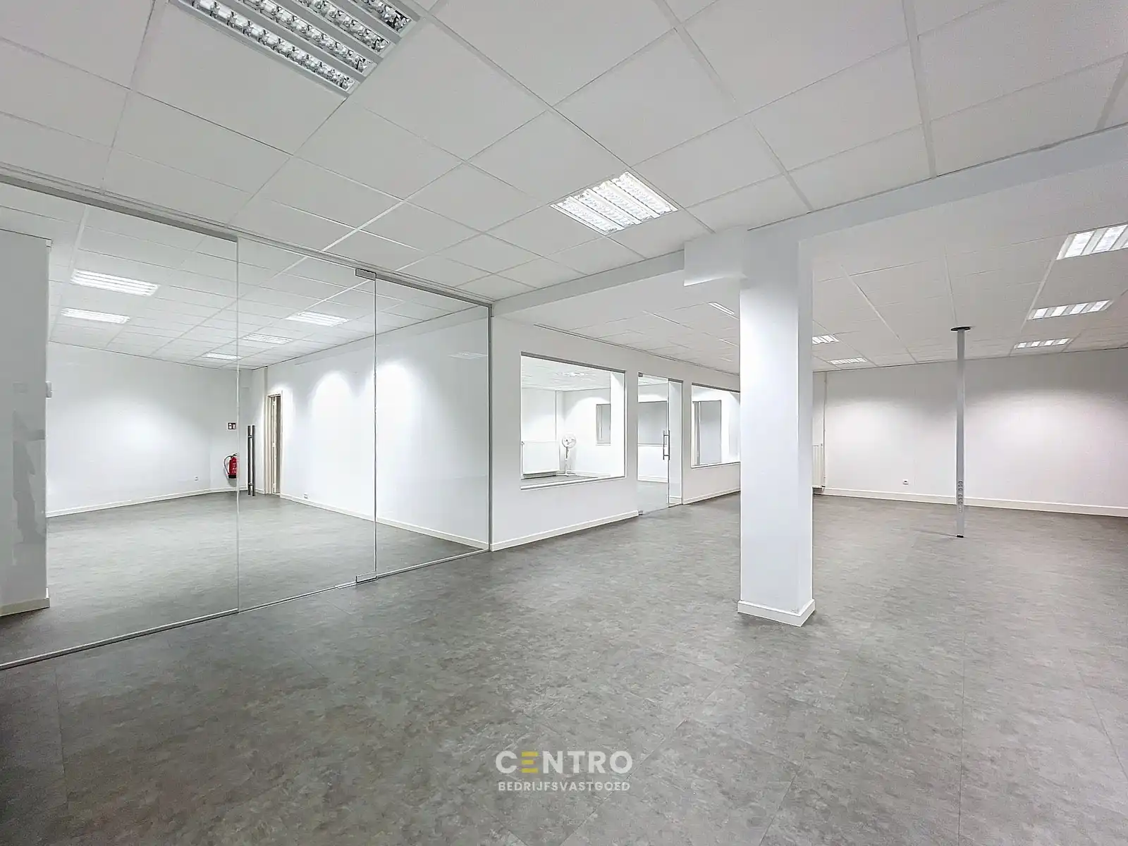 Unieke kantoor- en winkelruimten van ± 450m² te Roeselare - dicht bij de Grote Markt aan héél AANTREKKELIJKE prijs! foto 13