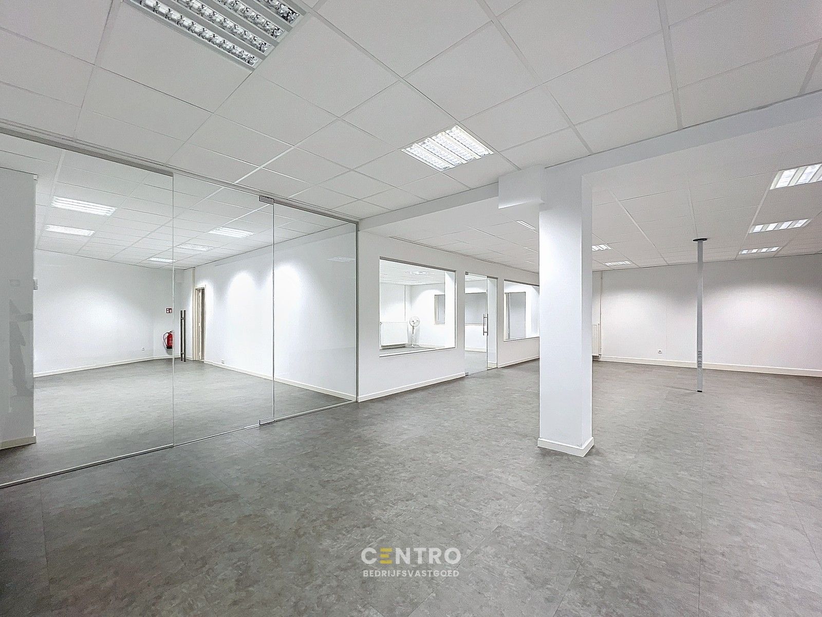 Unieke kantoor- en winkelruimten van ± 450m² te Roeselare - dicht bij de Grote Markt aan héél AANTREKKELIJKE prijs! foto 13