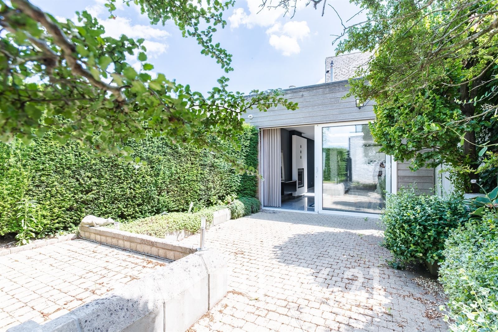 Instapklare woning met handelsruimte te Brakel! foto 2