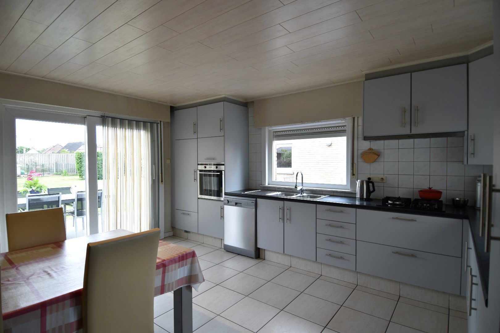 Halfopen bebouwing met 3 slaapkamers, tuin en garage te koop in doodlopende straat te Wevelgem foto 8