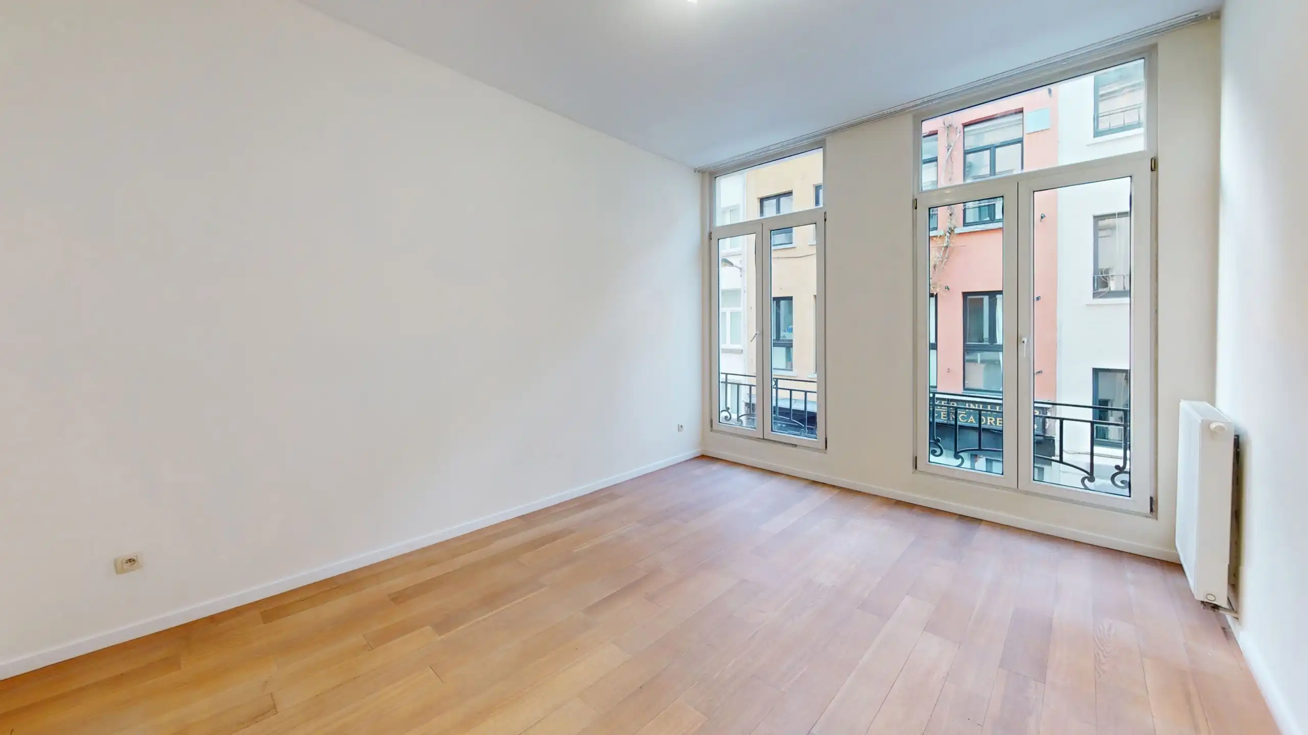 ANTWERPEN - CENTRUM  - Ruim drie slaapkamer appartement  foto 10