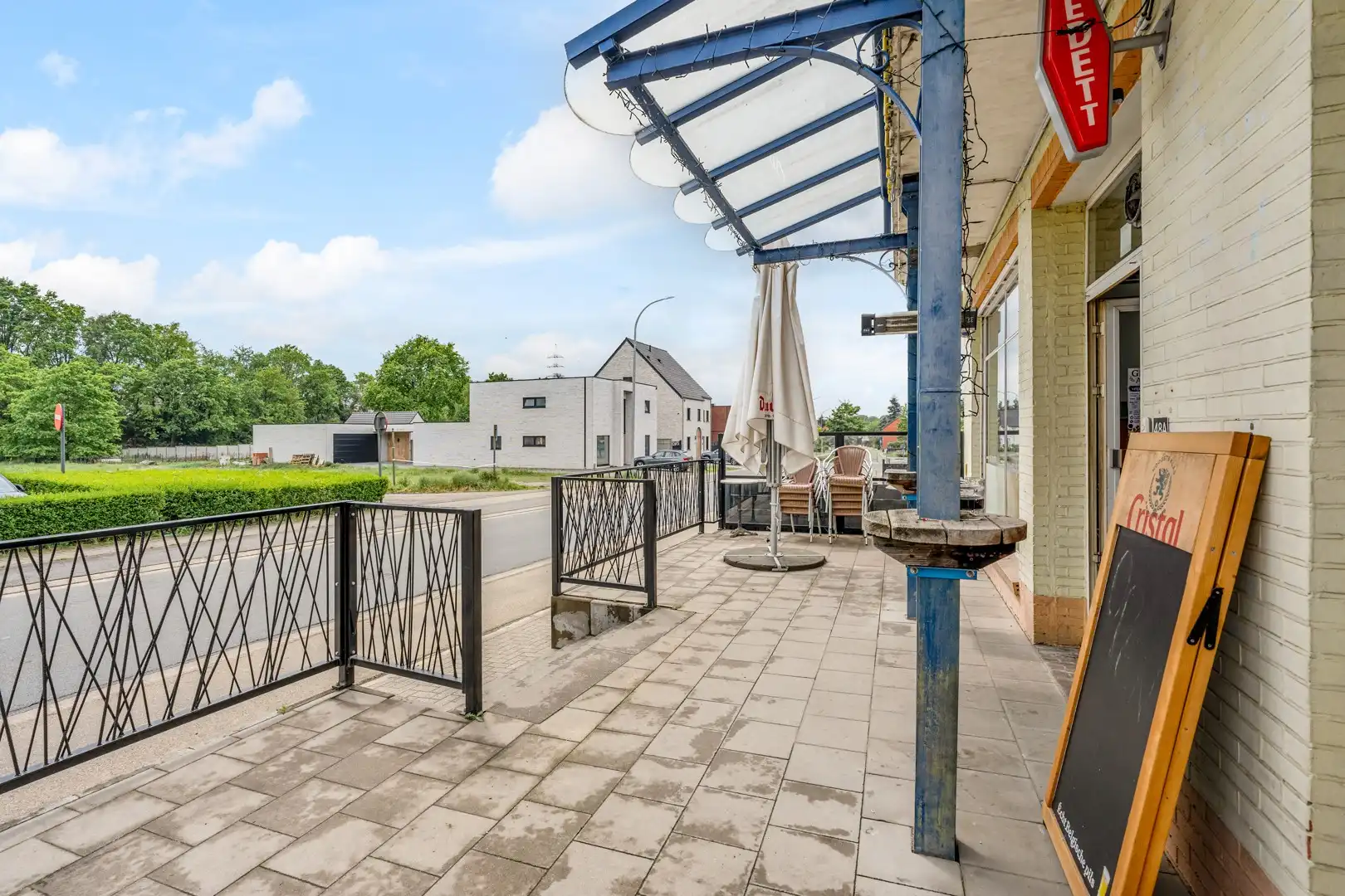 Gerenommeerd café met ruime bovenliggende woonst te koop in Houthalen-Helchteren foto 2