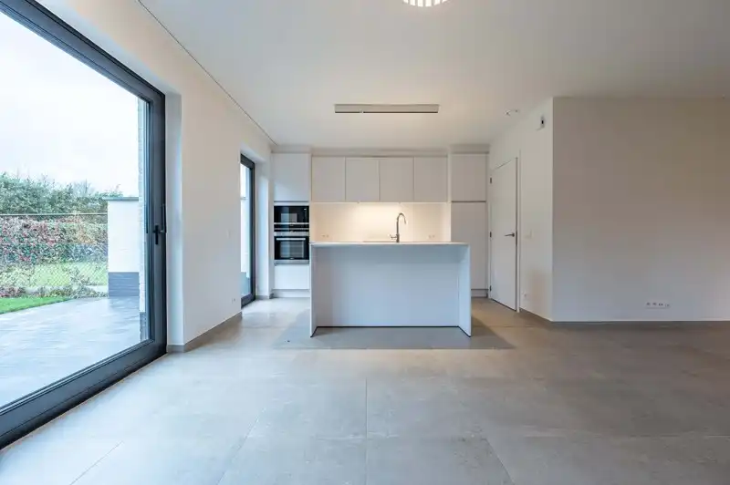 Luxueuze landelijke woning TE HUUR met ruime tuin, garage en 3 slaapkamers in het prachtige Wielsbeke. foto 4