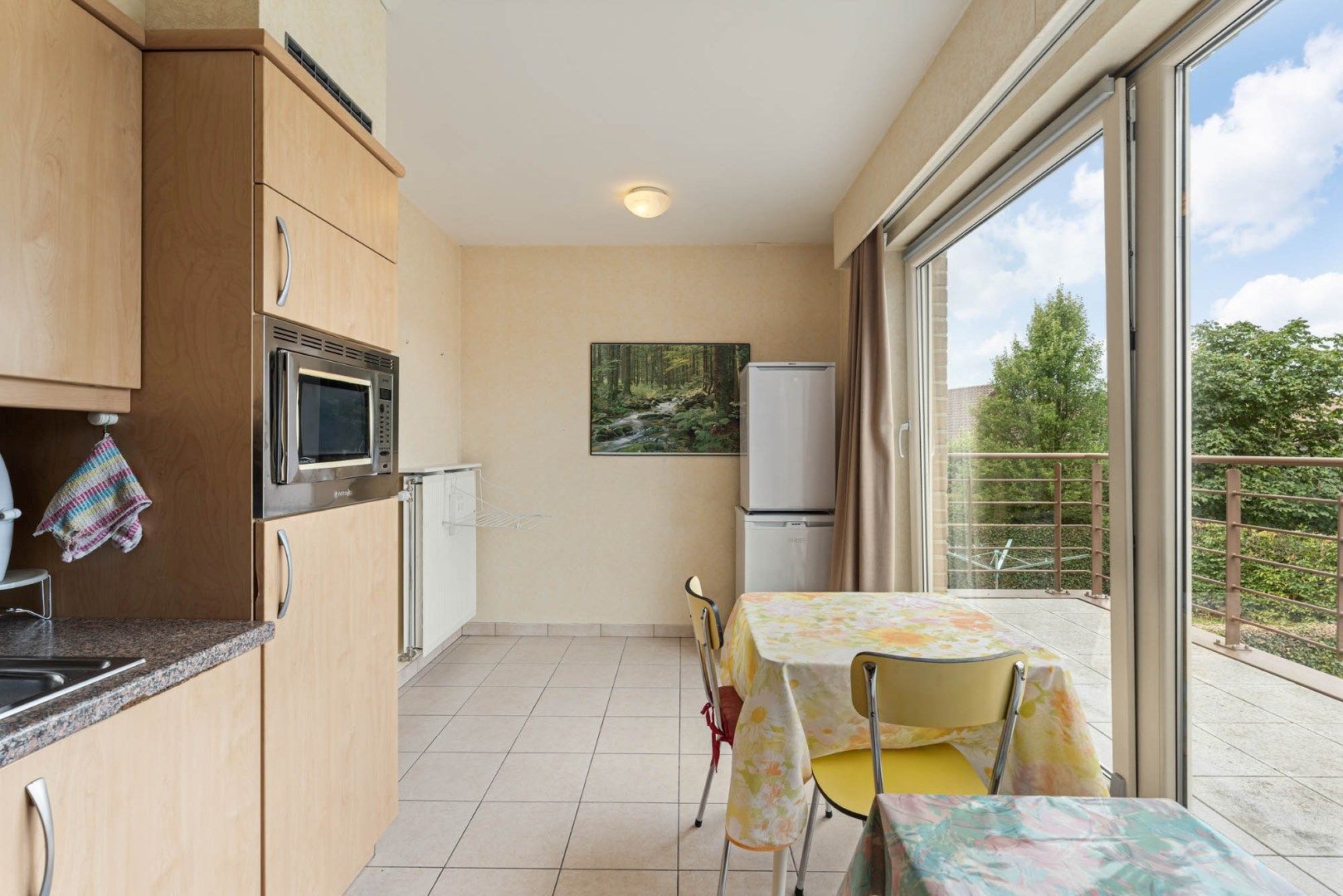 Stijlvol appartement voorzien van 2 slaapkamers, 2 terrassen en een autostandplaats op een rustige locatie in het centrum van Neeroeteren!  foto 17