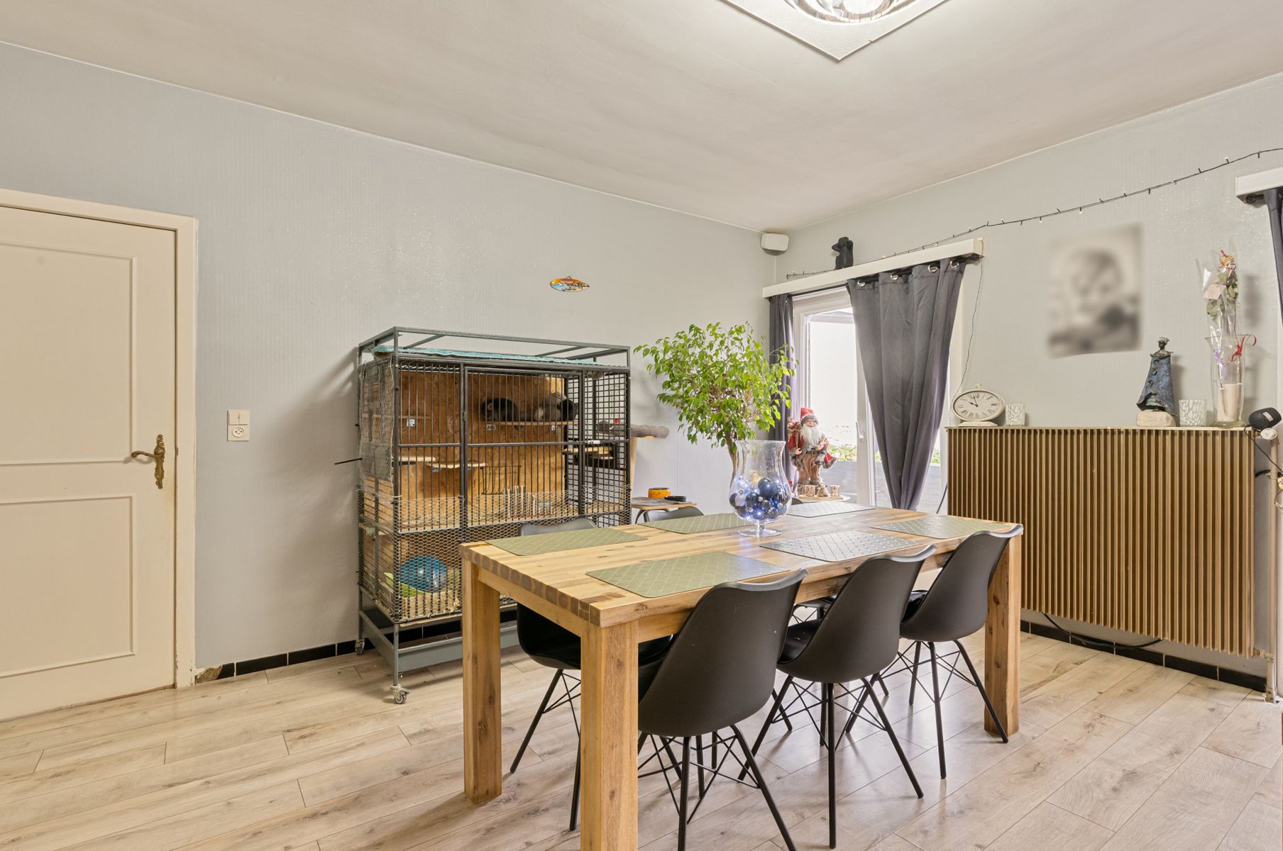 KWENENBOS: woning met 3 kamers, dubbele garage en grote tuin foto 6