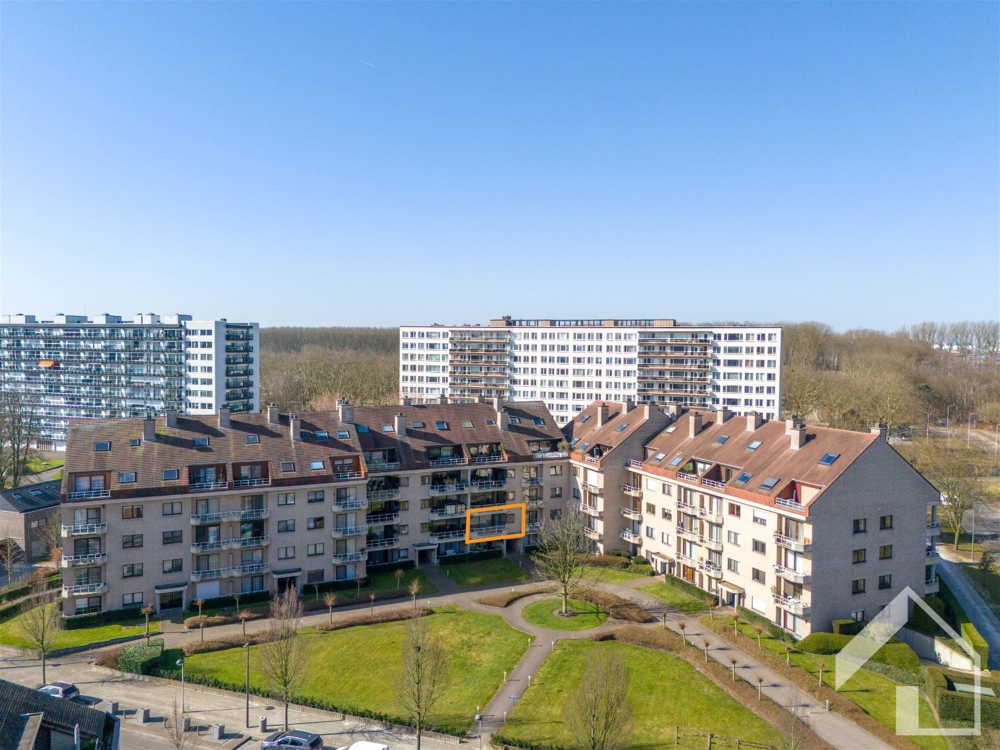 Rustig en ruim 2 slaapkamer appartement , lift en terras foto 11