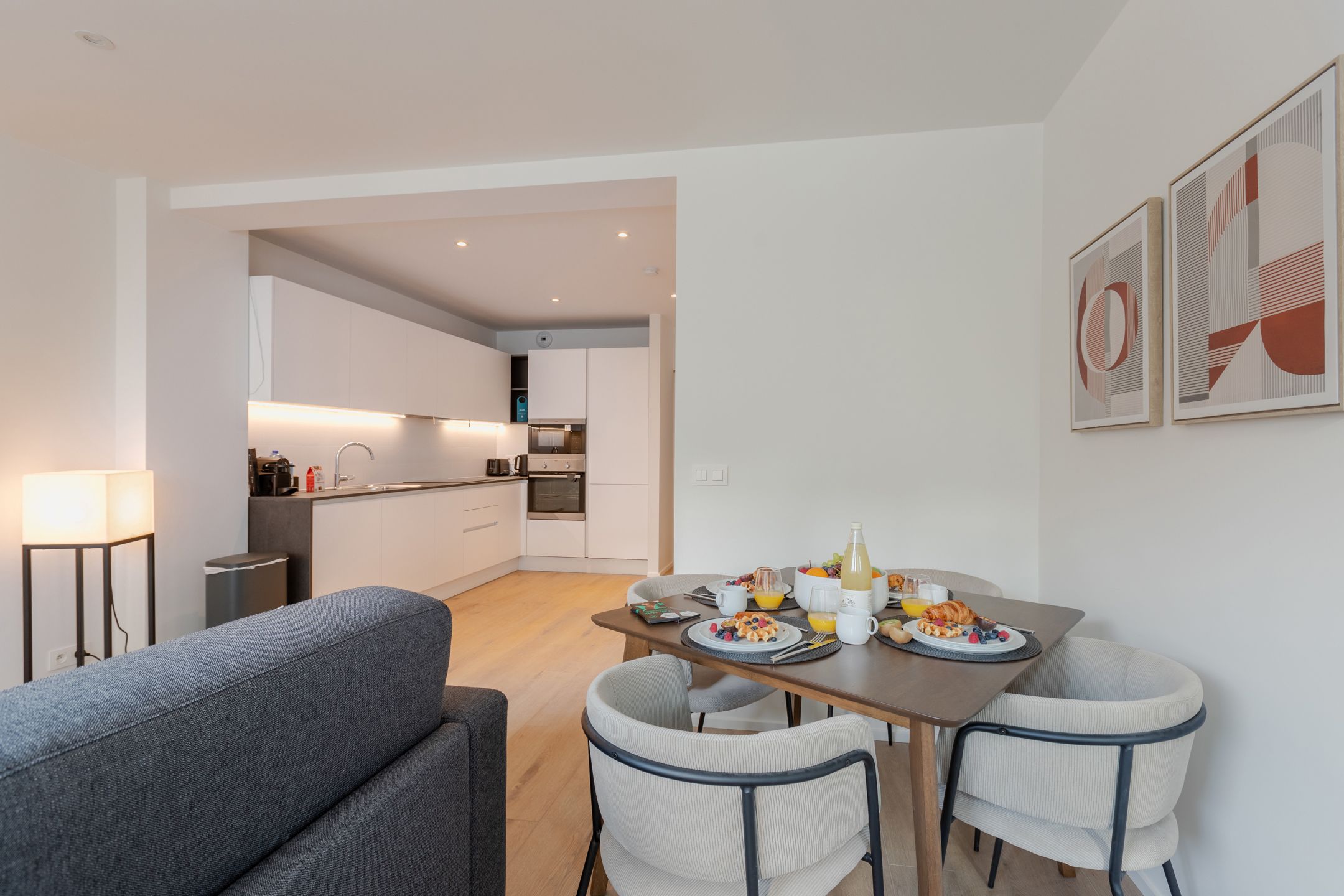 Centrum: Gemeubileerd appartement met 1 slaapkamer! foto 2