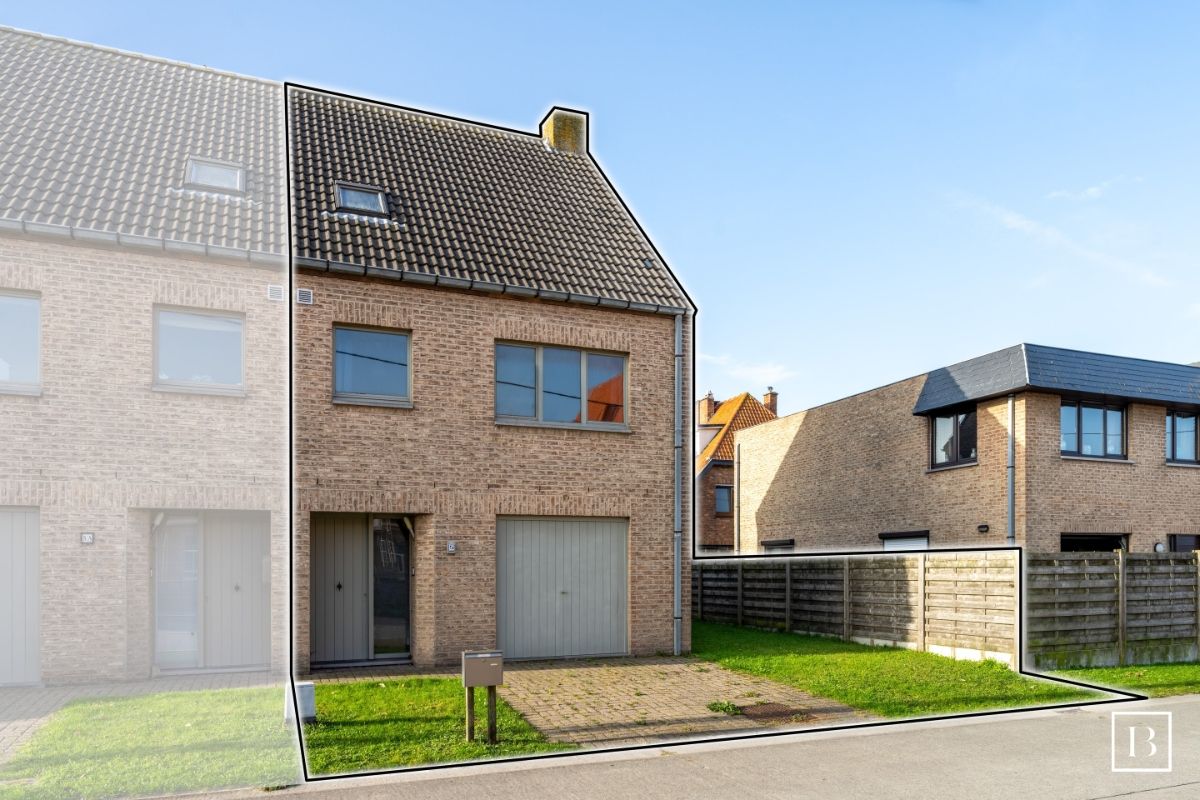 Halfopen, deels gerenoveerde woning op rustige locatie vlak bij zee foto 2