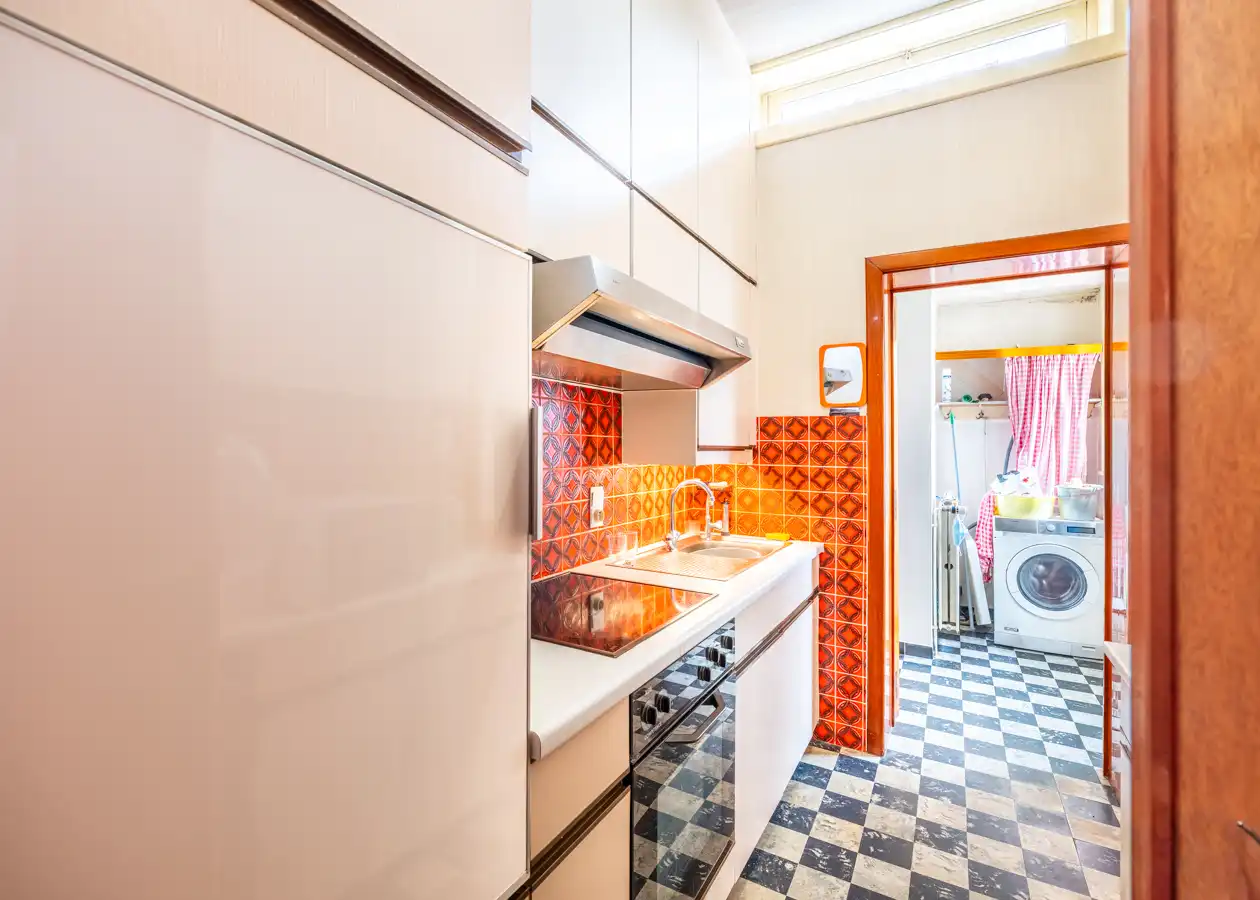 Te renoveren woning met zonnige stadstuin en veel potentieel foto 10