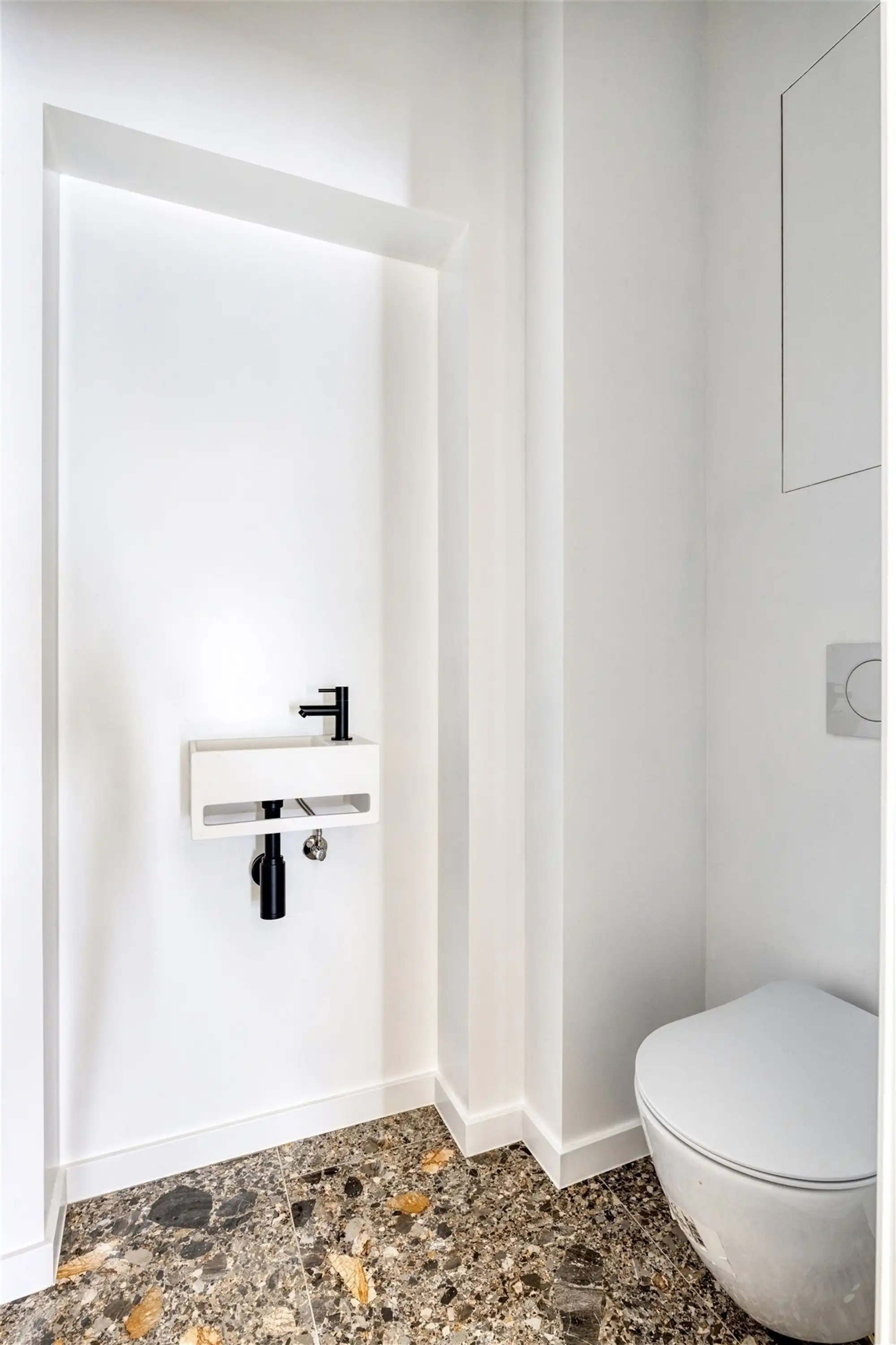 Prachtig gerenoveerd huis met tuin en 4 slaapkamers centrum Mortsel foto 8