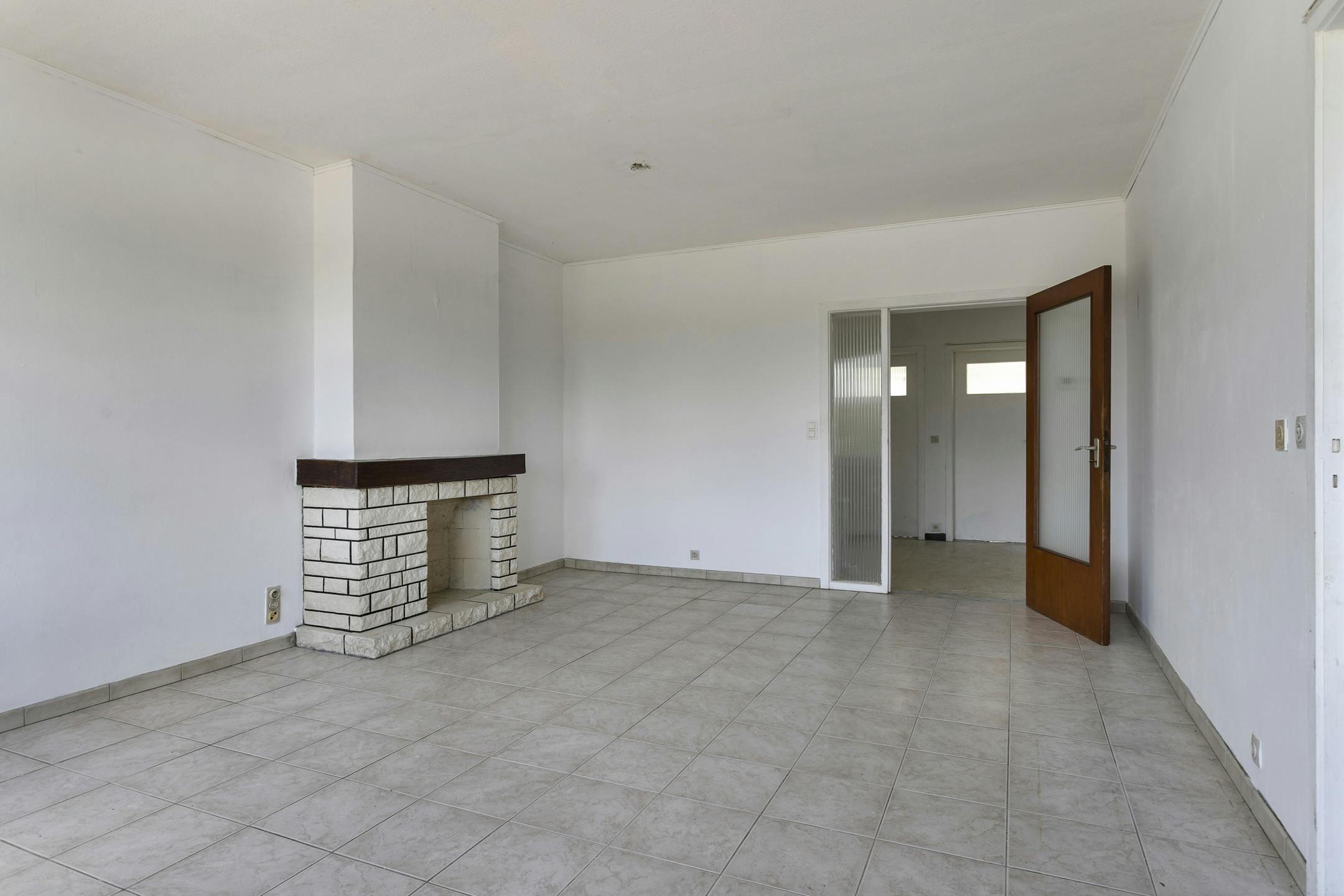 Te renoveren appartement te Roeselare  foto {{pictureIndex}}