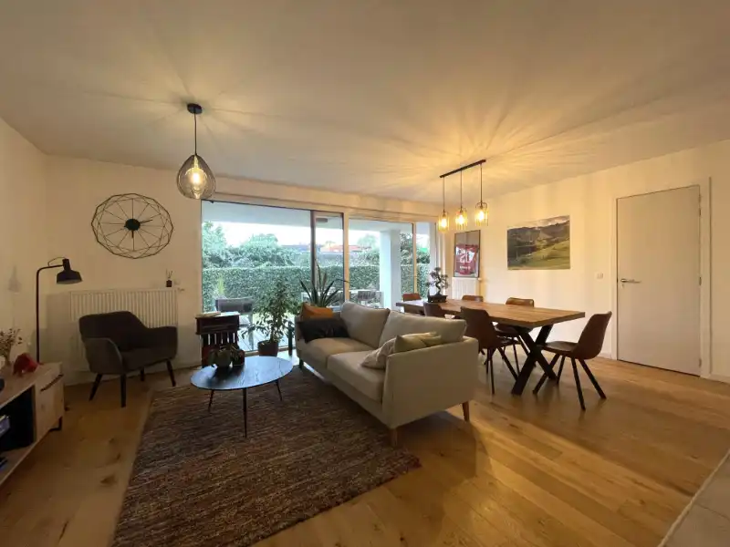 Recent gelijkvloers appartement met tuin en ruim terras foto 3