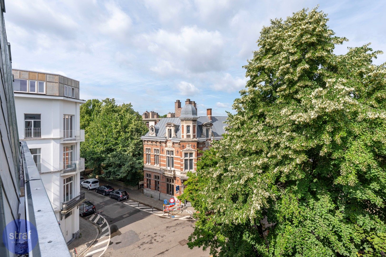 Gerenoveerd appartement met dakterras op de Sint-Andriesplaats. foto 8