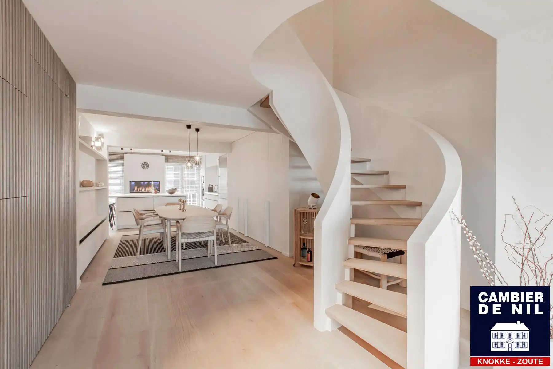 Superieur appartement met mooiste zicht van de Kustlaan over het Zoute en de Approach golf! foto 4