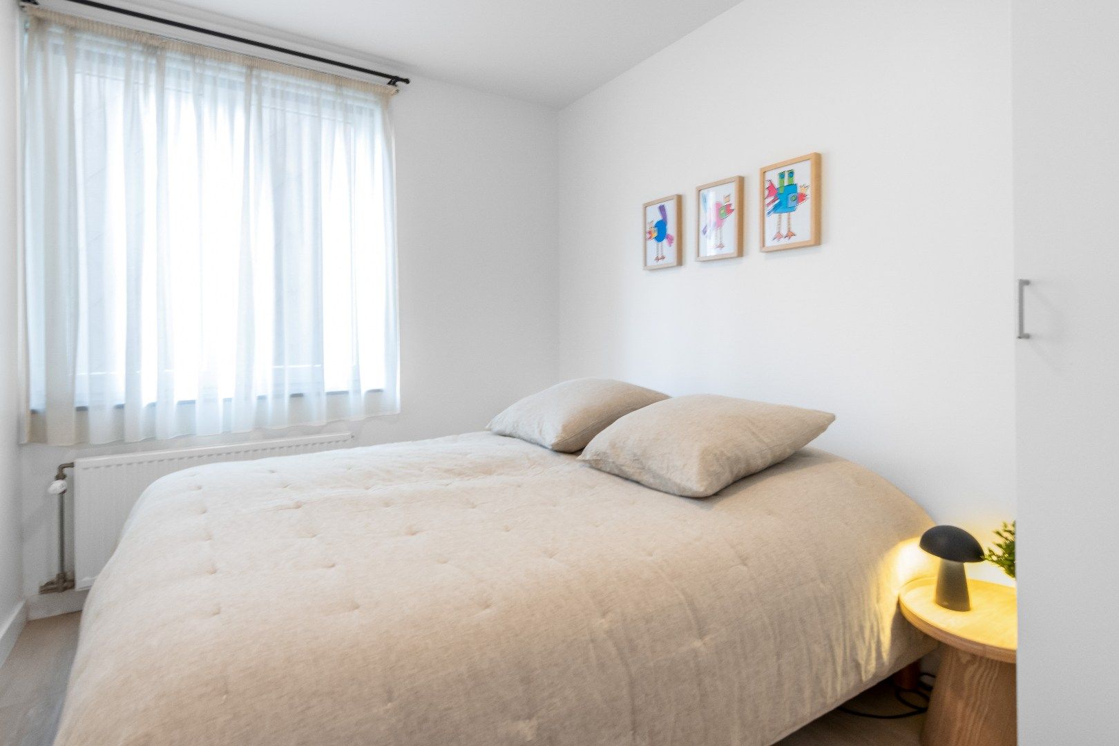 Instapklaar 3-slaapkamer appartement gelegen op de Paul Parmentierlaan vlakbij de winkels van de Lippenslaan. foto 14