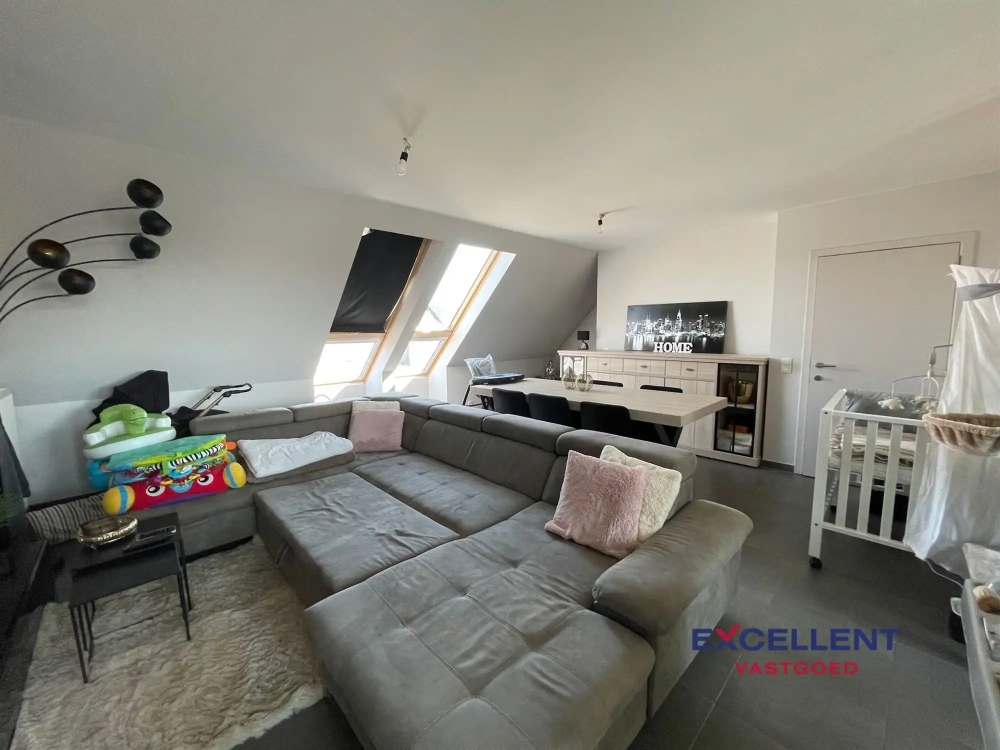 Recente energiezuinige duplex te huur in Deinze foto {{pictureIndex}}