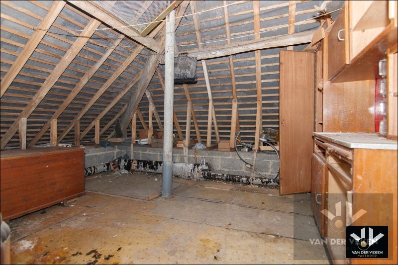 RUIME TE RENOVEREN WONING MET POTENTIEEL foto 22