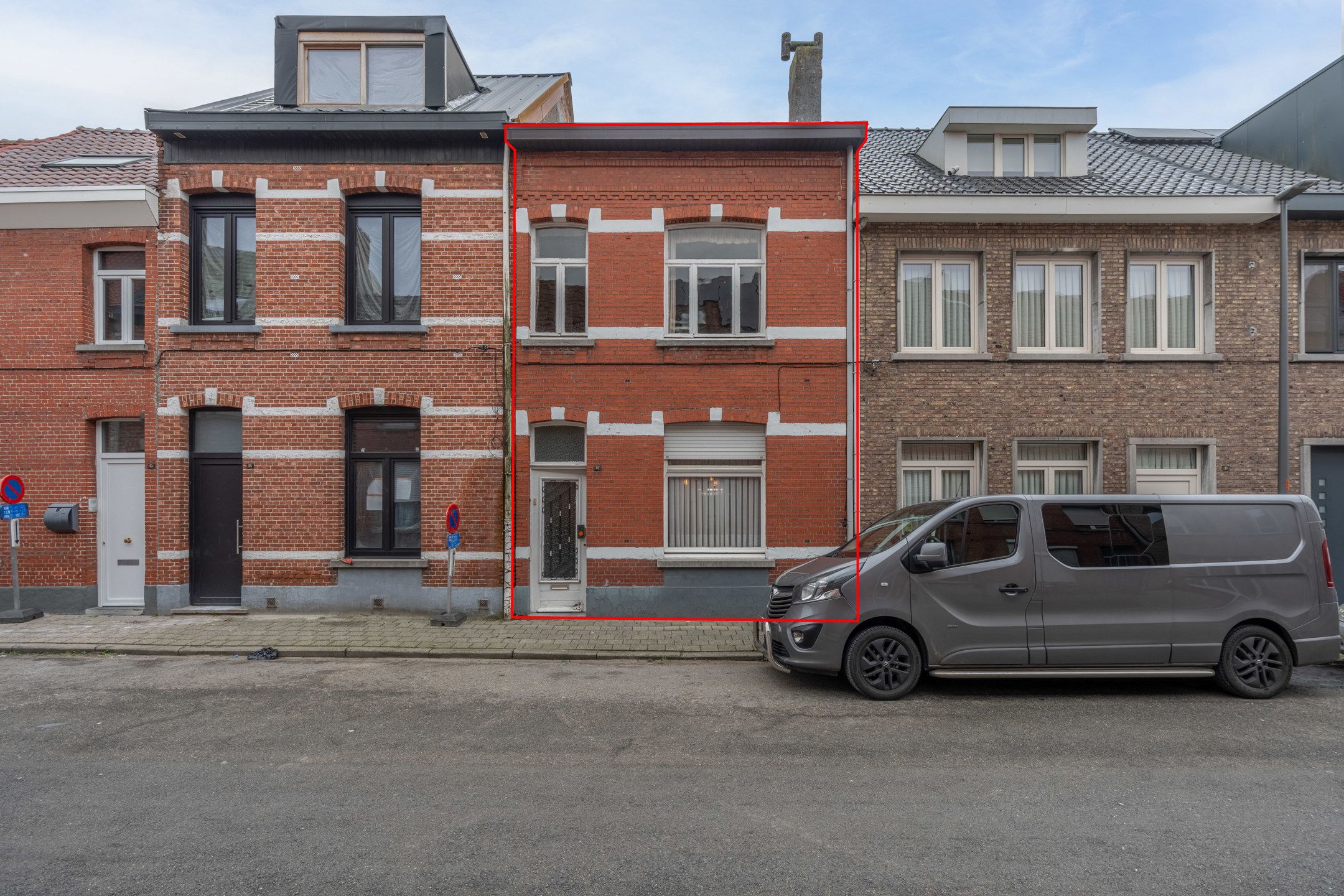 Hoofdfoto van de publicatie: Te renoveren woning met 4-5 slpk's en tuin te Turnhout.